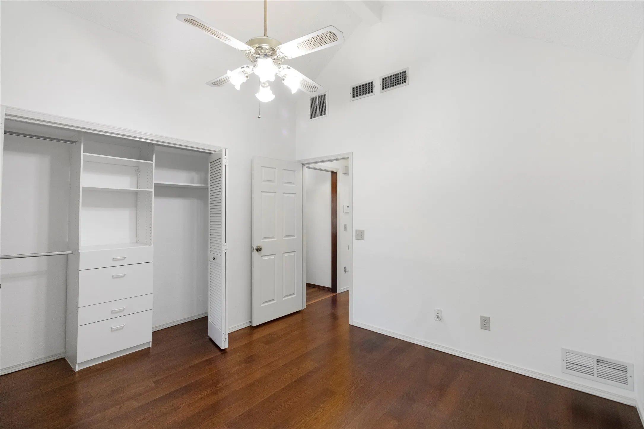 Single Family Residence For Sale in Denton County , 1226 Stillwater Trail, Carrollton, Texas 75007, 4 Bedroom, 3 Bathroom, 2 Garage spaces, 2,228 Sqft, built in 1986, mls#21341281, Real Estate Agent in Carrollton, Homes For Sale in Denton county, Homes For Sale in Carrollton, Realtor in Carrollton Texas, Real Estate Brokerage Independent Realty Texas, Luminita Cordes Realtor