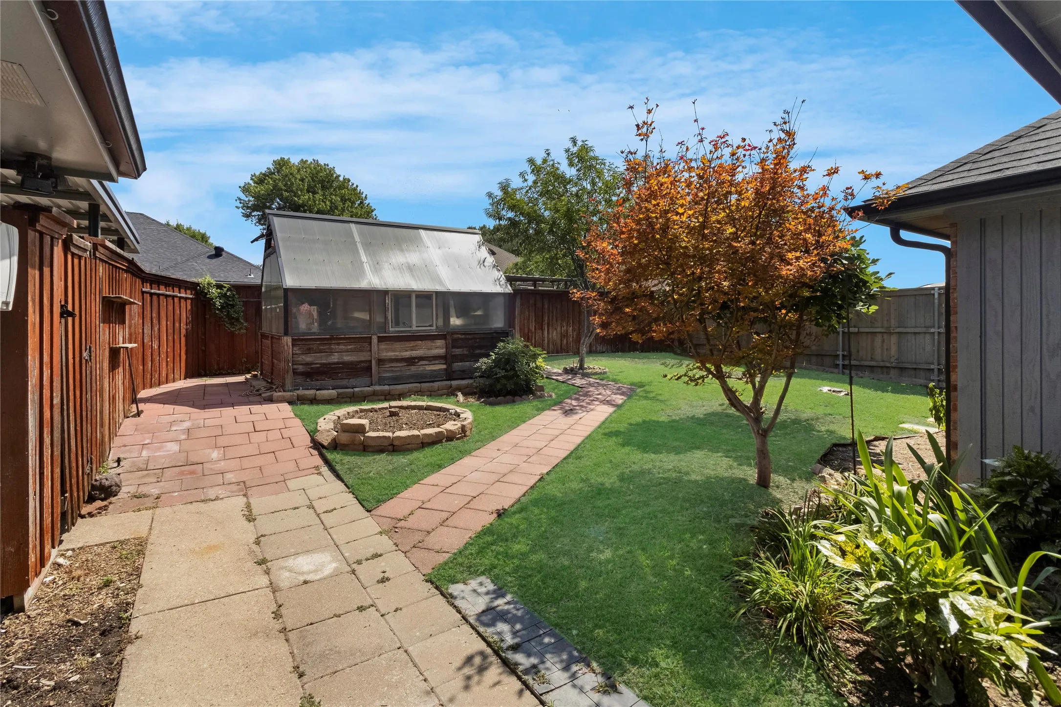 Single Family Residence For Sale in Denton County , 1226 Stillwater Trail, Carrollton, Texas 75007, 4 Bedroom, 3 Bathroom, 2 Garage spaces, 2,228 Sqft, built in 1986, mls#21341281, Real Estate Agent in Carrollton, Homes For Sale in Denton county, Homes For Sale in Carrollton, Realtor in Carrollton Texas, Real Estate Brokerage Independent Realty Texas, Luminita Cordes Realtor