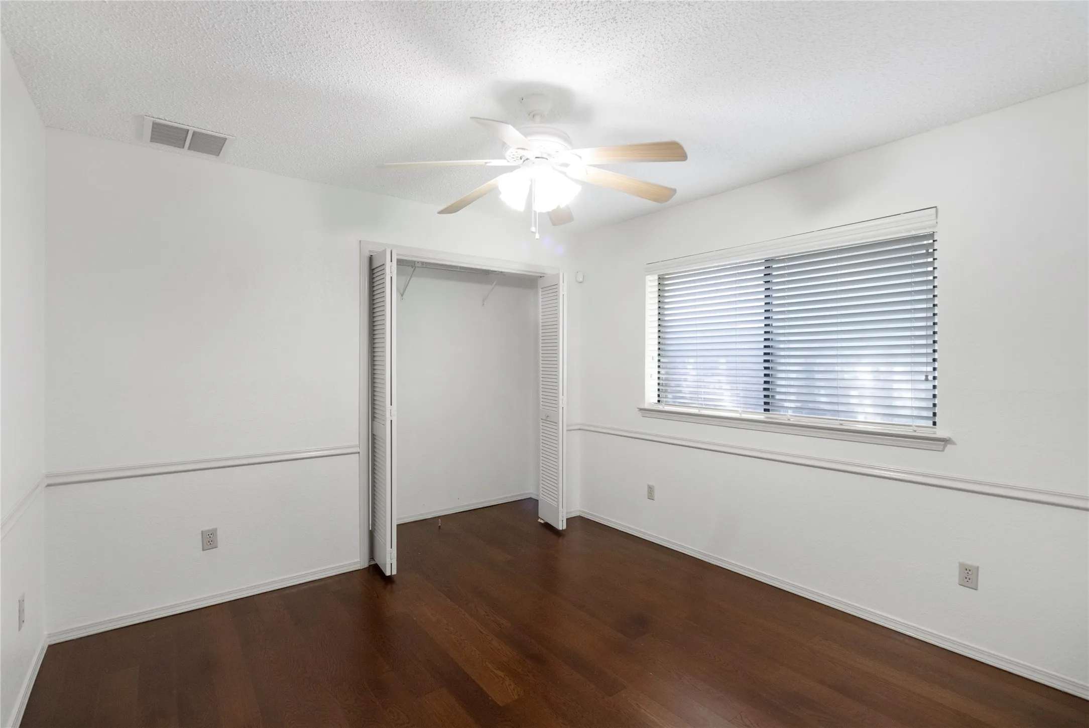 Single Family Residence For Sale in Denton County , 1226 Stillwater Trail, Carrollton, Texas 75007, 4 Bedroom, 3 Bathroom, 2 Garage spaces, 2,228 Sqft, built in 1986, mls#21341281, Real Estate Agent in Carrollton, Homes For Sale in Denton county, Homes For Sale in Carrollton, Realtor in Carrollton Texas, Real Estate Brokerage Independent Realty Texas, Luminita Cordes Realtor