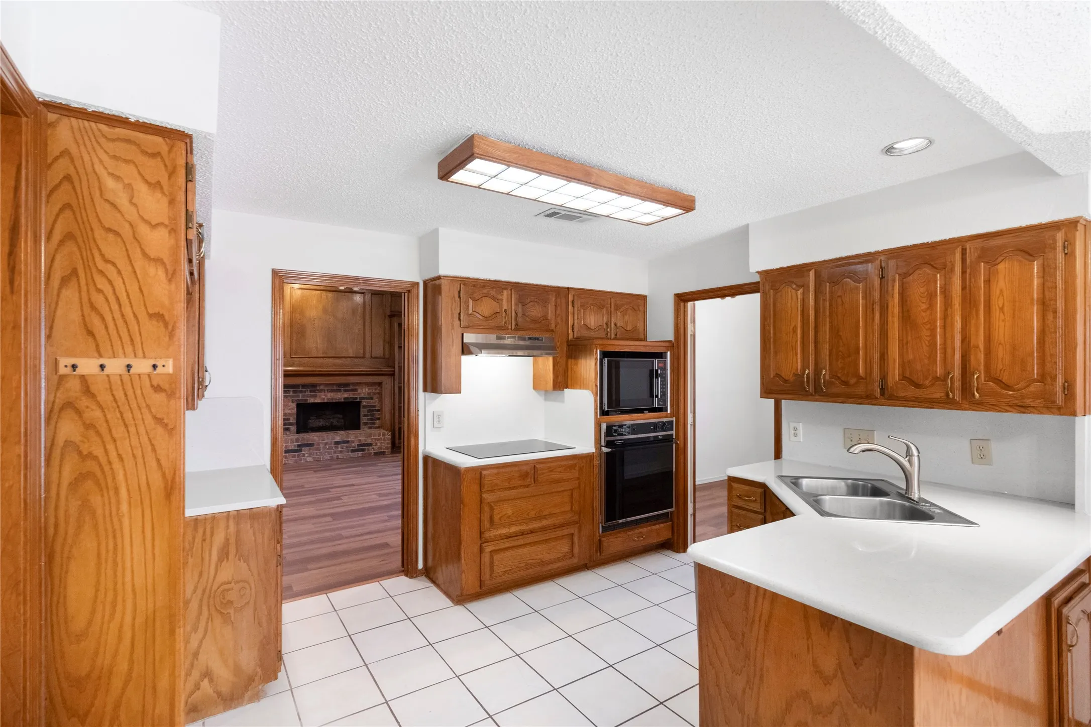 Single Family Residence For Sale in Denton County , 1226 Stillwater Trail, Carrollton, Texas 75007, 4 Bedroom, 3 Bathroom, 2 Garage spaces, 2,228 Sqft, built in 1986, mls#21341281, Real Estate Agent in Carrollton, Homes For Sale in Denton county, Homes For Sale in Carrollton, Realtor in Carrollton Texas, Real Estate Brokerage Independent Realty Texas, Luminita Cordes Realtor