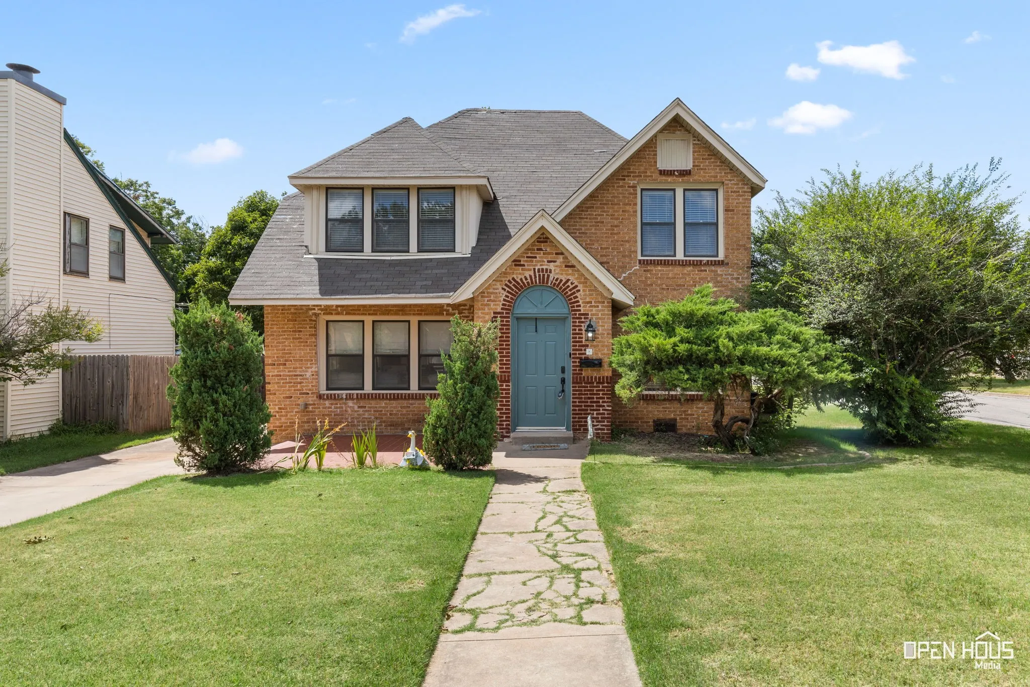 Single Family Residence For Sale in Wichita County , 1700 Tilden Street, Wichita Falls, Texas 76309, 4 Bedroom, 2 Bathroom, Garage spaces, 1,712 Sqft, built in 1928, mls#21341329, Real Estate Agent in Wichita Falls, Homes For Sale in Wichita county, Homes For Sale in Wichita Falls, Realtor in Wichita Falls Texas, Real Estate Brokerage Independent Realty Texas, Luminita Cordes Realtor