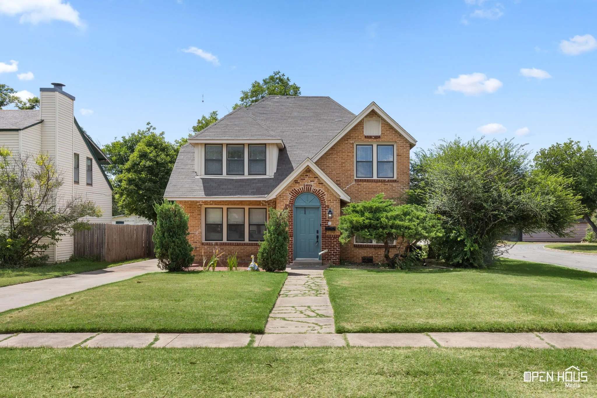 Single Family Residence For Sale in Wichita County , 1700 Tilden Street, Wichita Falls, Texas 76309, 4 Bedroom, 2 Bathroom, Garage spaces, 1,712 Sqft, built in 1928, mls#21341329, Real Estate Agent in Wichita Falls, Homes For Sale in Wichita county, Homes For Sale in Wichita Falls, Realtor in Wichita Falls Texas, Real Estate Brokerage Independent Realty Texas, Luminita Cordes Realtor