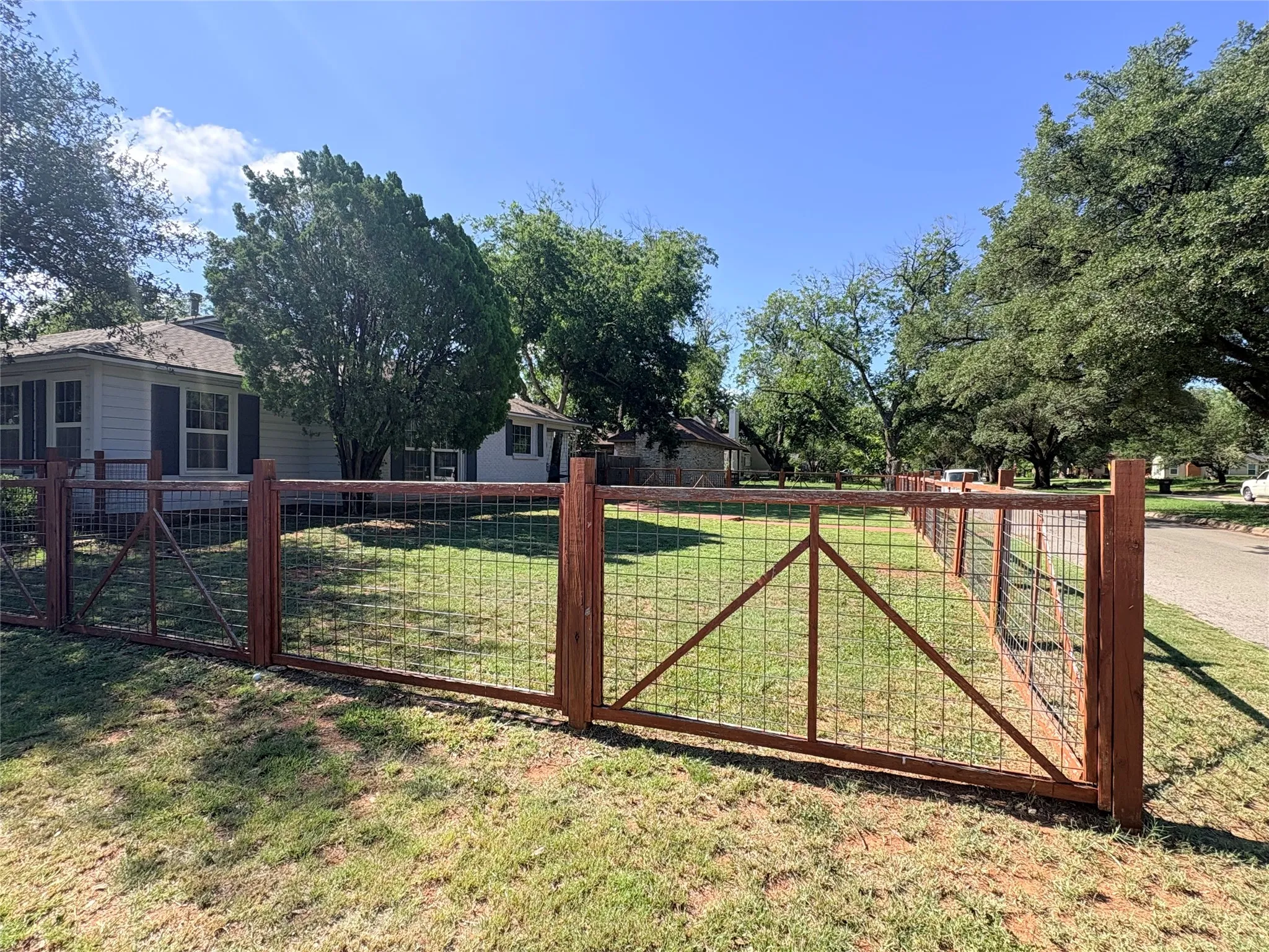 Single Family Residence For Sale in Taylor County , 501 Riverside Boulevard, Abilene, Texas 79605, 3 Bedroom, 2 Bathroom, 1 Garage spaces, 2,086 Sqft, built in 1949, mls#21340457, Real Estate Agent in Abilene, Homes For Sale in Taylor county, Homes For Sale in Abilene, Realtor in Abilene Texas, Real Estate Brokerage Independent Realty Texas, Luminita Cordes Realtor