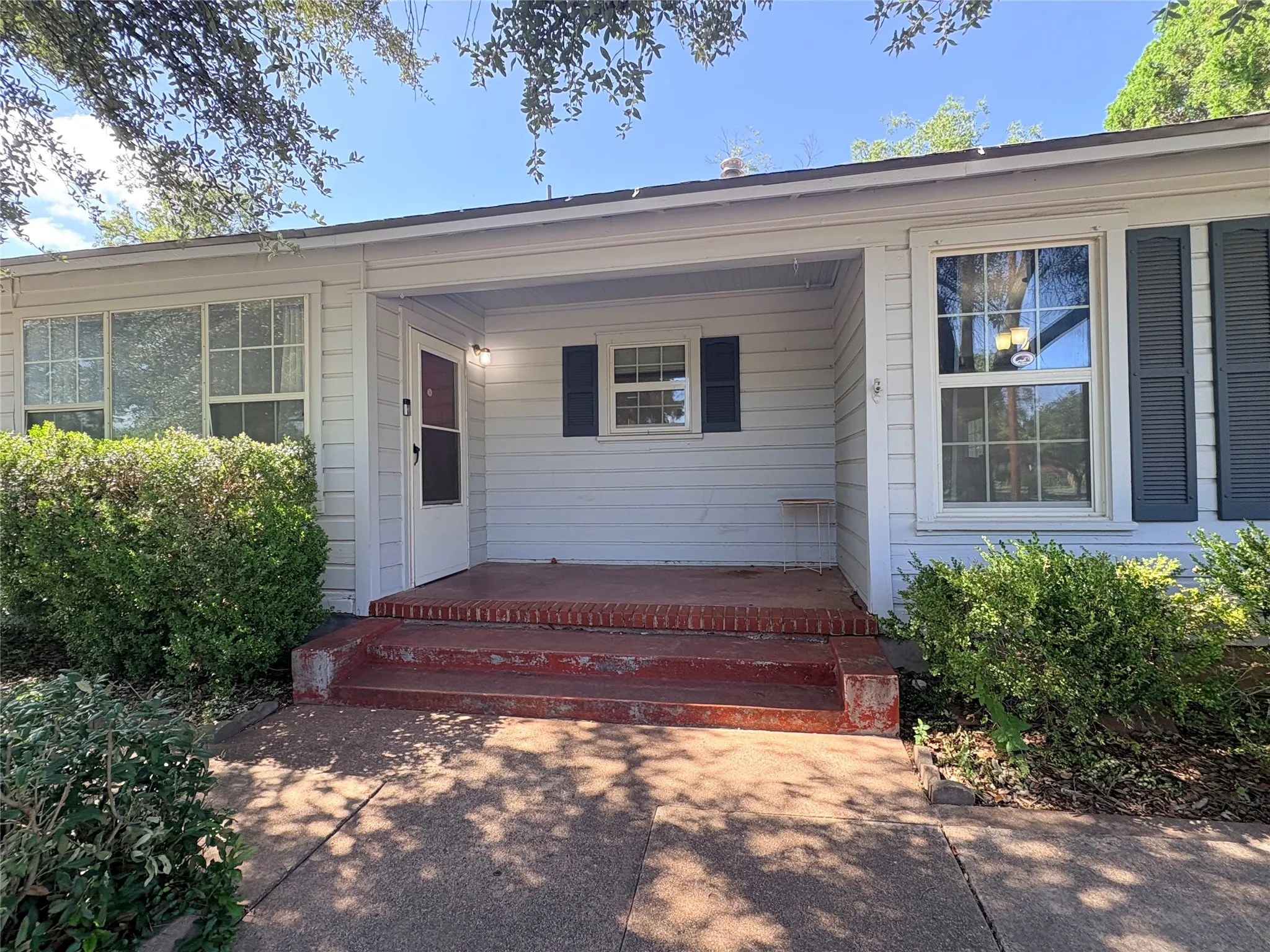 Single Family Residence For Sale in Taylor County , 501 Riverside Boulevard, Abilene, Texas 79605, 3 Bedroom, 2 Bathroom, 1 Garage spaces, 2,086 Sqft, built in 1949, mls#21340457, Real Estate Agent in Abilene, Homes For Sale in Taylor county, Homes For Sale in Abilene, Realtor in Abilene Texas, Real Estate Brokerage Independent Realty Texas, Luminita Cordes Realtor