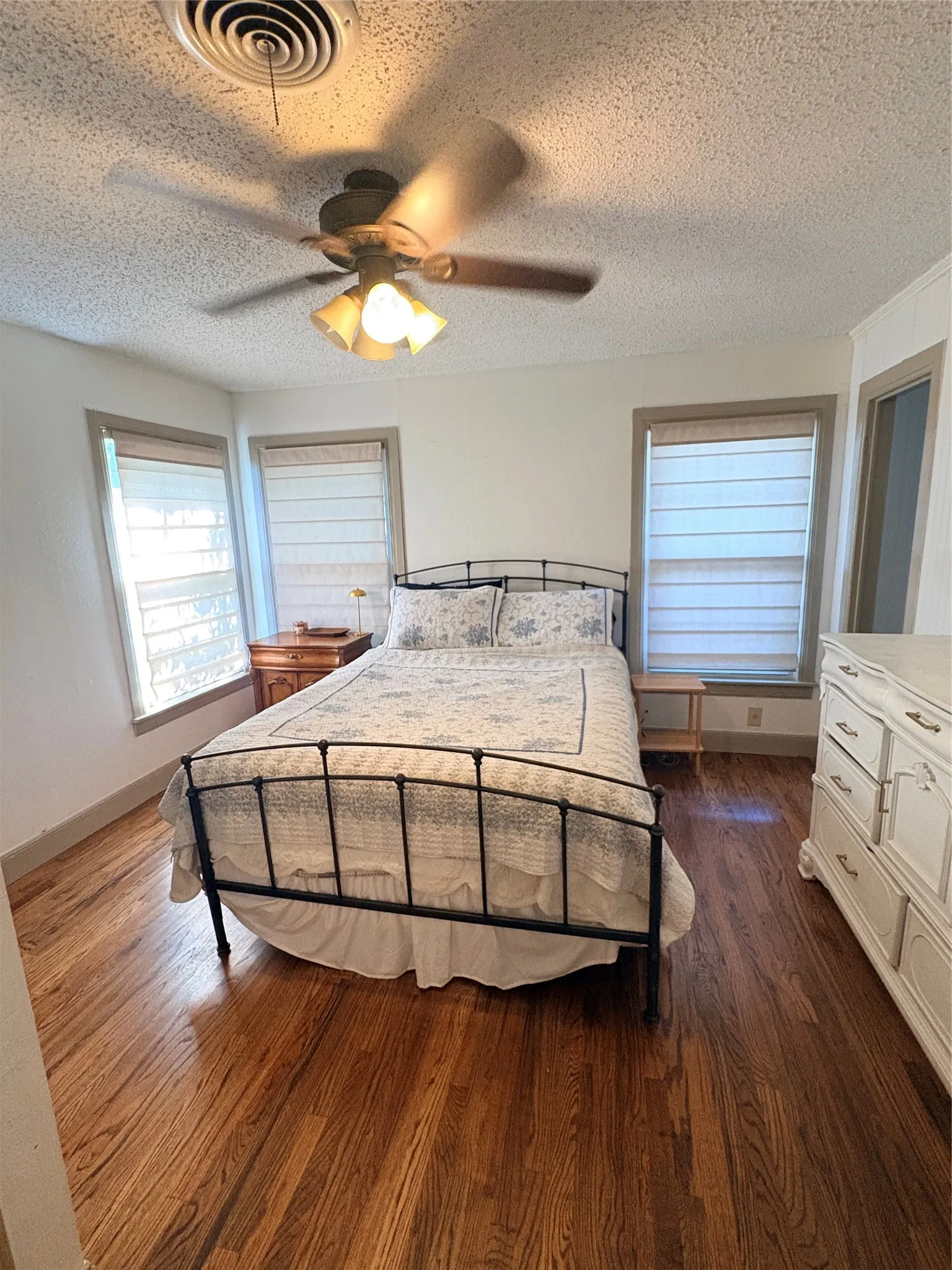 Single Family Residence For Sale in Taylor County , 501 Riverside Boulevard, Abilene, Texas 79605, 3 Bedroom, 2 Bathroom, 1 Garage spaces, 2,086 Sqft, built in 1949, mls#21340457, Real Estate Agent in Abilene, Homes For Sale in Taylor county, Homes For Sale in Abilene, Realtor in Abilene Texas, Real Estate Brokerage Independent Realty Texas, Luminita Cordes Realtor