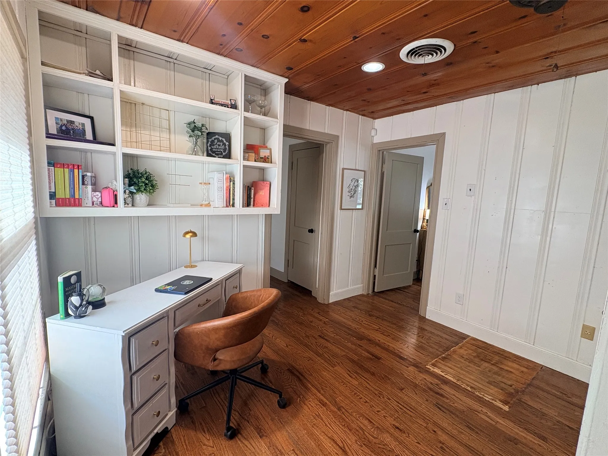 Single Family Residence For Sale in Taylor County , 501 Riverside Boulevard, Abilene, Texas 79605, 3 Bedroom, 2 Bathroom, 1 Garage spaces, 2,086 Sqft, built in 1949, mls#21340457, Real Estate Agent in Abilene, Homes For Sale in Taylor county, Homes For Sale in Abilene, Realtor in Abilene Texas, Real Estate Brokerage Independent Realty Texas, Luminita Cordes Realtor