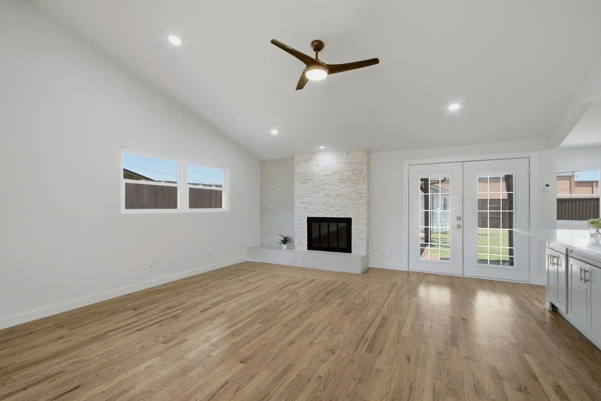 Single Family Residence For Sale in Dallas County , 3145 Longbow Court, Dallas, Texas 75229, 3 Bedroom, 2 Bathroom, 2 Garage spaces, 1,750 Sqft, built in 1960, mls#21341154, Real Estate Agent in Dallas, Homes For Sale in Dallas county, Homes For Sale in Dallas, Realtor in Dallas Texas, Real Estate Brokerage Independent Realty Texas, Luminita Cordes Realtor