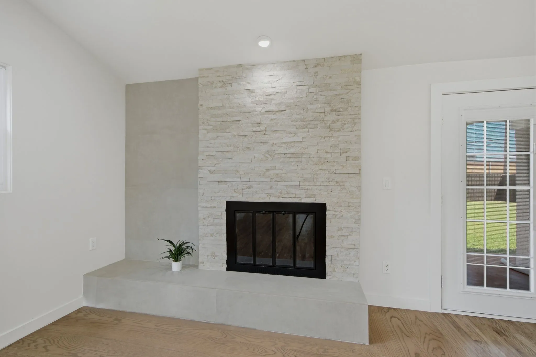 Single Family Residence For Sale in Dallas County , 3145 Longbow Court, Dallas, Texas 75229, 3 Bedroom, 2 Bathroom, 2 Garage spaces, 1,750 Sqft, built in 1960, mls#21341154, Real Estate Agent in Dallas, Homes For Sale in Dallas county, Homes For Sale in Dallas, Realtor in Dallas Texas, Real Estate Brokerage Independent Realty Texas, Luminita Cordes Realtor