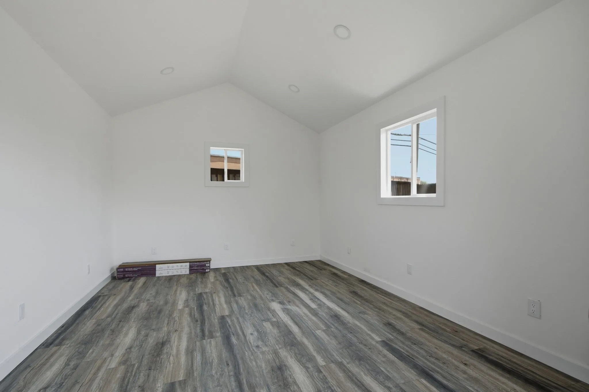 Single Family Residence For Sale in Dallas County , 3145 Longbow Court, Dallas, Texas 75229, 3 Bedroom, 2 Bathroom, 2 Garage spaces, 1,750 Sqft, built in 1960, mls#21341154, Real Estate Agent in Dallas, Homes For Sale in Dallas county, Homes For Sale in Dallas, Realtor in Dallas Texas, Real Estate Brokerage Independent Realty Texas, Luminita Cordes Realtor