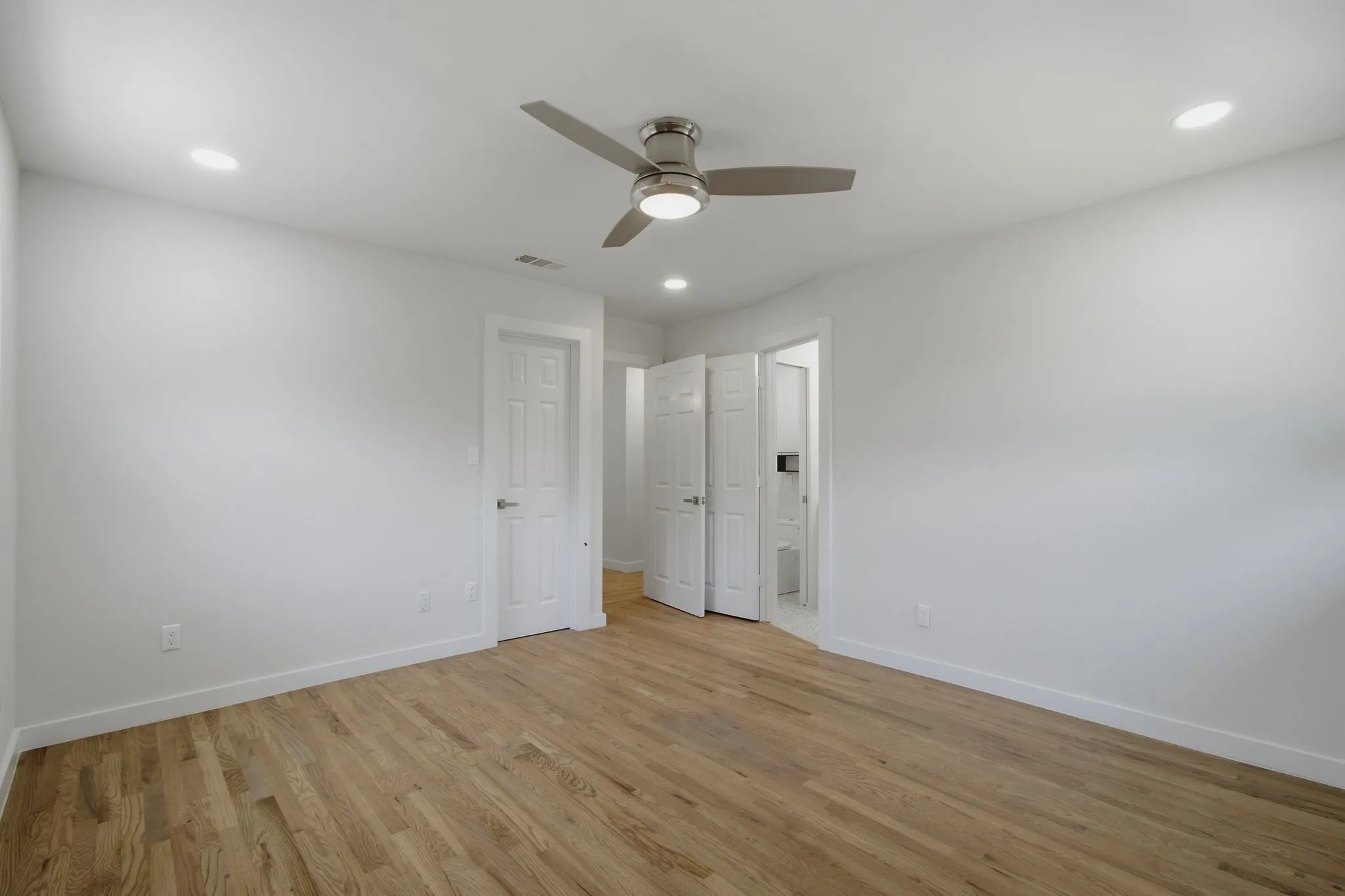Single Family Residence For Sale in Dallas County , 3145 Longbow Court, Dallas, Texas 75229, 3 Bedroom, 2 Bathroom, 2 Garage spaces, 1,750 Sqft, built in 1960, mls#21341154, Real Estate Agent in Dallas, Homes For Sale in Dallas county, Homes For Sale in Dallas, Realtor in Dallas Texas, Real Estate Brokerage Independent Realty Texas, Luminita Cordes Realtor