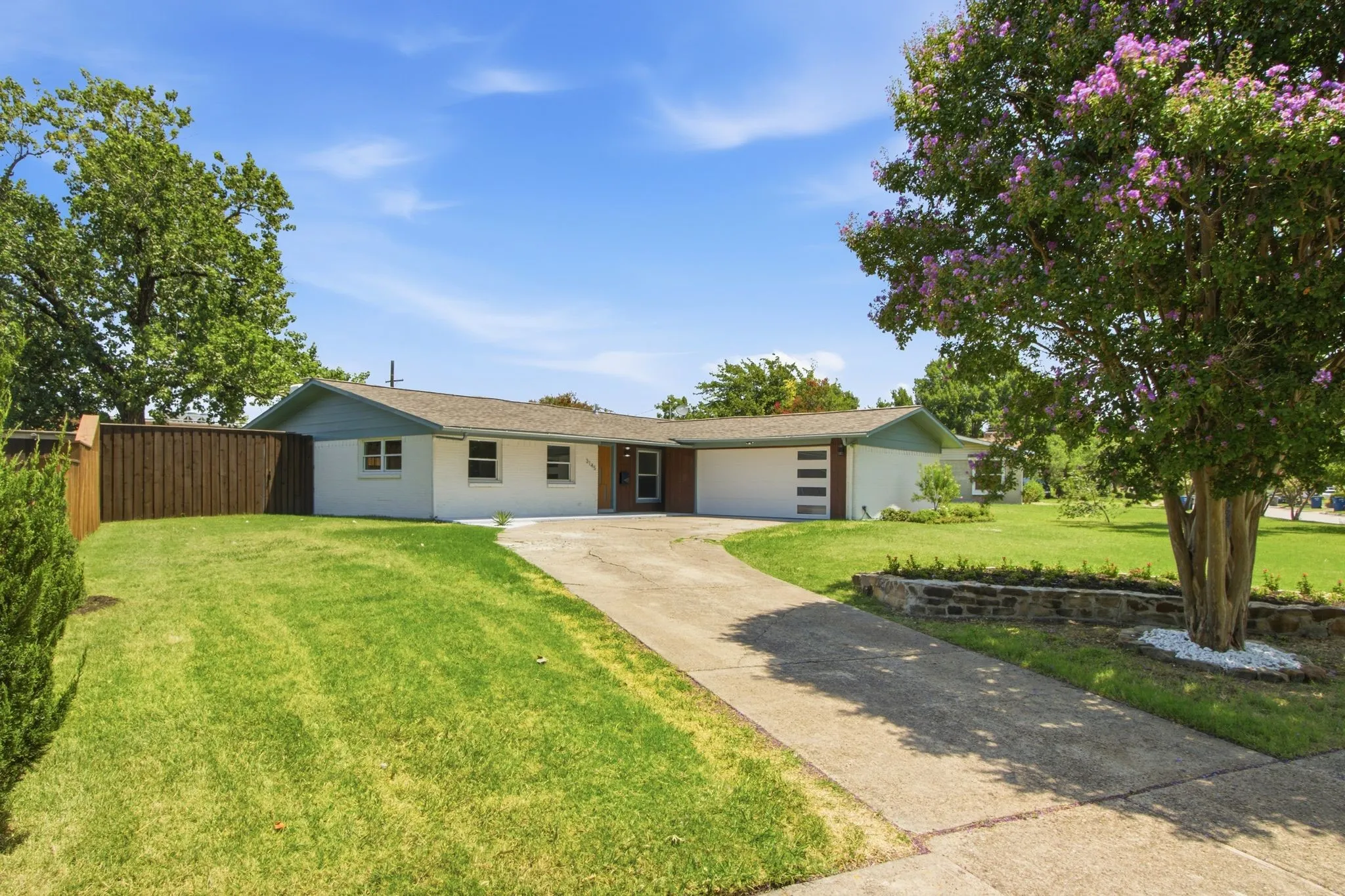 Single Family Residence For Sale in Dallas County , 3145 Longbow Court, Dallas, Texas 75229, 3 Bedroom, 2 Bathroom, 2 Garage spaces, 1,750 Sqft, built in 1960, mls#21341154, Real Estate Agent in Dallas, Homes For Sale in Dallas county, Homes For Sale in Dallas, Realtor in Dallas Texas, Real Estate Brokerage Independent Realty Texas, Luminita Cordes Realtor