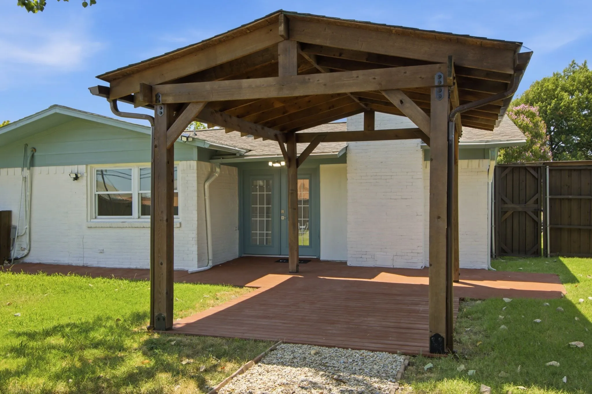 Single Family Residence For Sale in Dallas County , 3145 Longbow Court, Dallas, Texas 75229, 3 Bedroom, 2 Bathroom, 2 Garage spaces, 1,750 Sqft, built in 1960, mls#21341154, Real Estate Agent in Dallas, Homes For Sale in Dallas county, Homes For Sale in Dallas, Realtor in Dallas Texas, Real Estate Brokerage Independent Realty Texas, Luminita Cordes Realtor