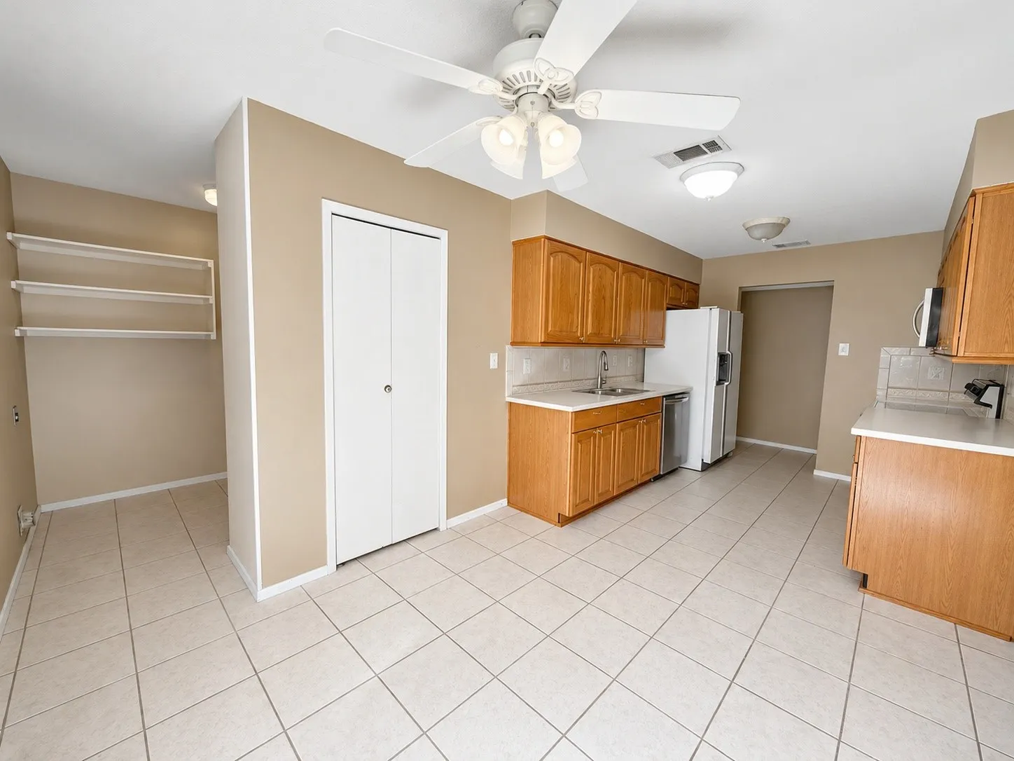 Single Family Residence For Sale in Dallas County , 1828 Angelina Drive, Garland, Texas 75040, 3 Bedroom, 2 Bathroom, 1 Garage spaces, 1,414 Sqft, built in 1979, mls#21341342, Real Estate Agent in Garland, Homes For Sale in Dallas county, Homes For Sale in Garland, Realtor in Garland Texas, Real Estate Brokerage Independent Realty Texas, Luminita Cordes Realtor