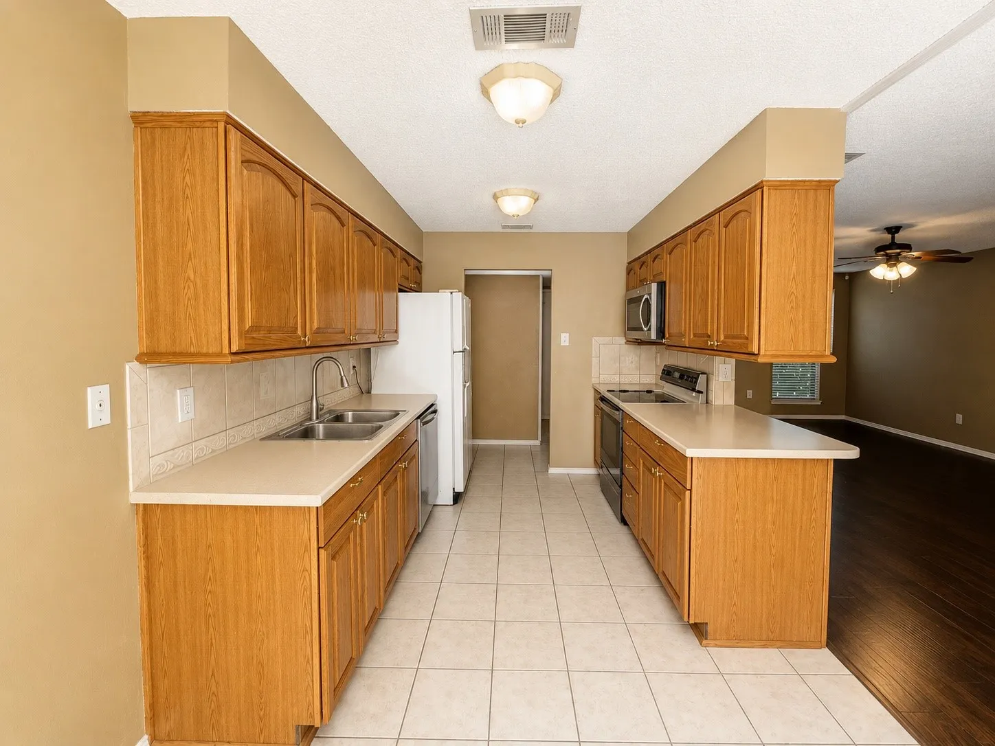 Single Family Residence For Sale in Dallas County , 1828 Angelina Drive, Garland, Texas 75040, 3 Bedroom, 2 Bathroom, 1 Garage spaces, 1,414 Sqft, built in 1979, mls#21341342, Real Estate Agent in Garland, Homes For Sale in Dallas county, Homes For Sale in Garland, Realtor in Garland Texas, Real Estate Brokerage Independent Realty Texas, Luminita Cordes Realtor