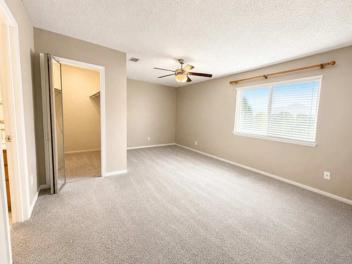 Single Family Residence For Sale in Dallas County , 1828 Angelina Drive, Garland, Texas 75040, 3 Bedroom, 2 Bathroom, 1 Garage spaces, 1,414 Sqft, built in 1979, mls#21341342, Real Estate Agent in Garland, Homes For Sale in Dallas county, Homes For Sale in Garland, Realtor in Garland Texas, Real Estate Brokerage Independent Realty Texas, Luminita Cordes Realtor