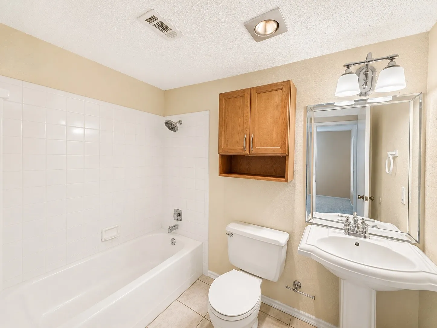 Single Family Residence For Sale in Dallas County , 1828 Angelina Drive, Garland, Texas 75040, 3 Bedroom, 2 Bathroom, 1 Garage spaces, 1,414 Sqft, built in 1979, mls#21341342, Real Estate Agent in Garland, Homes For Sale in Dallas county, Homes For Sale in Garland, Realtor in Garland Texas, Real Estate Brokerage Independent Realty Texas, Luminita Cordes Realtor