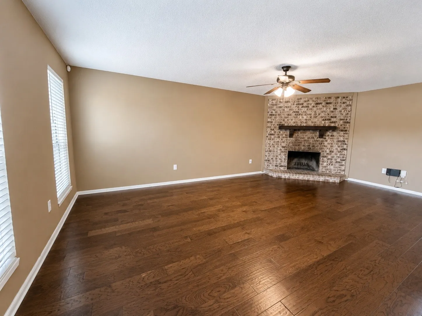 Single Family Residence For Sale in Dallas County , 1828 Angelina Drive, Garland, Texas 75040, 3 Bedroom, 2 Bathroom, 1 Garage spaces, 1,414 Sqft, built in 1979, mls#21341342, Real Estate Agent in Garland, Homes For Sale in Dallas county, Homes For Sale in Garland, Realtor in Garland Texas, Real Estate Brokerage Independent Realty Texas, Luminita Cordes Realtor