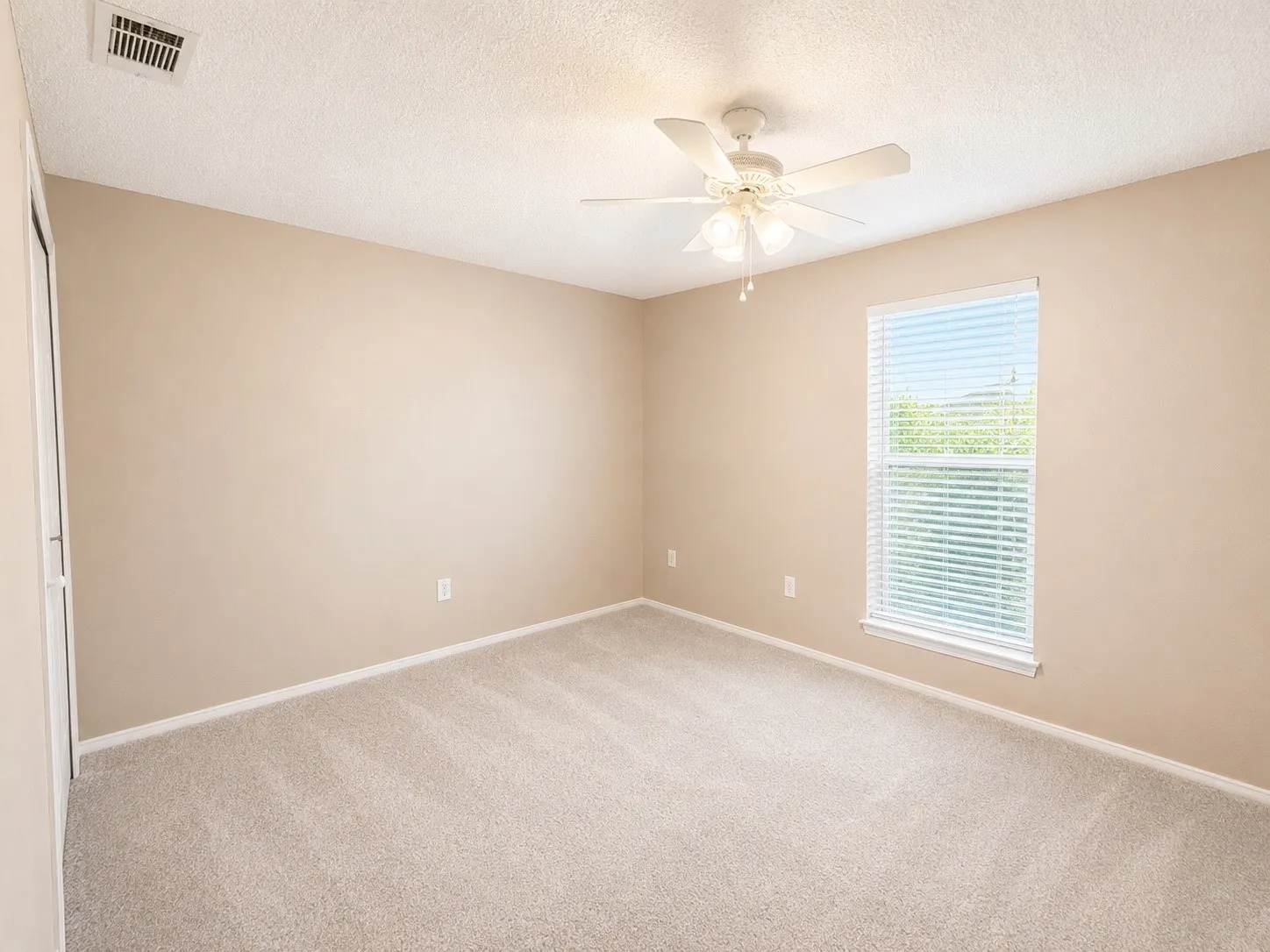 Single Family Residence For Sale in Dallas County , 1828 Angelina Drive, Garland, Texas 75040, 3 Bedroom, 2 Bathroom, 1 Garage spaces, 1,414 Sqft, built in 1979, mls#21341342, Real Estate Agent in Garland, Homes For Sale in Dallas county, Homes For Sale in Garland, Realtor in Garland Texas, Real Estate Brokerage Independent Realty Texas, Luminita Cordes Realtor