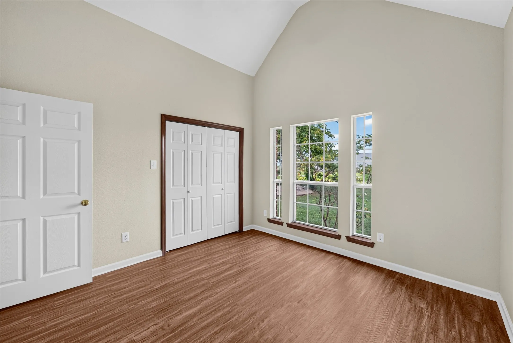 Vaulted ceiling with light neutral wall tones