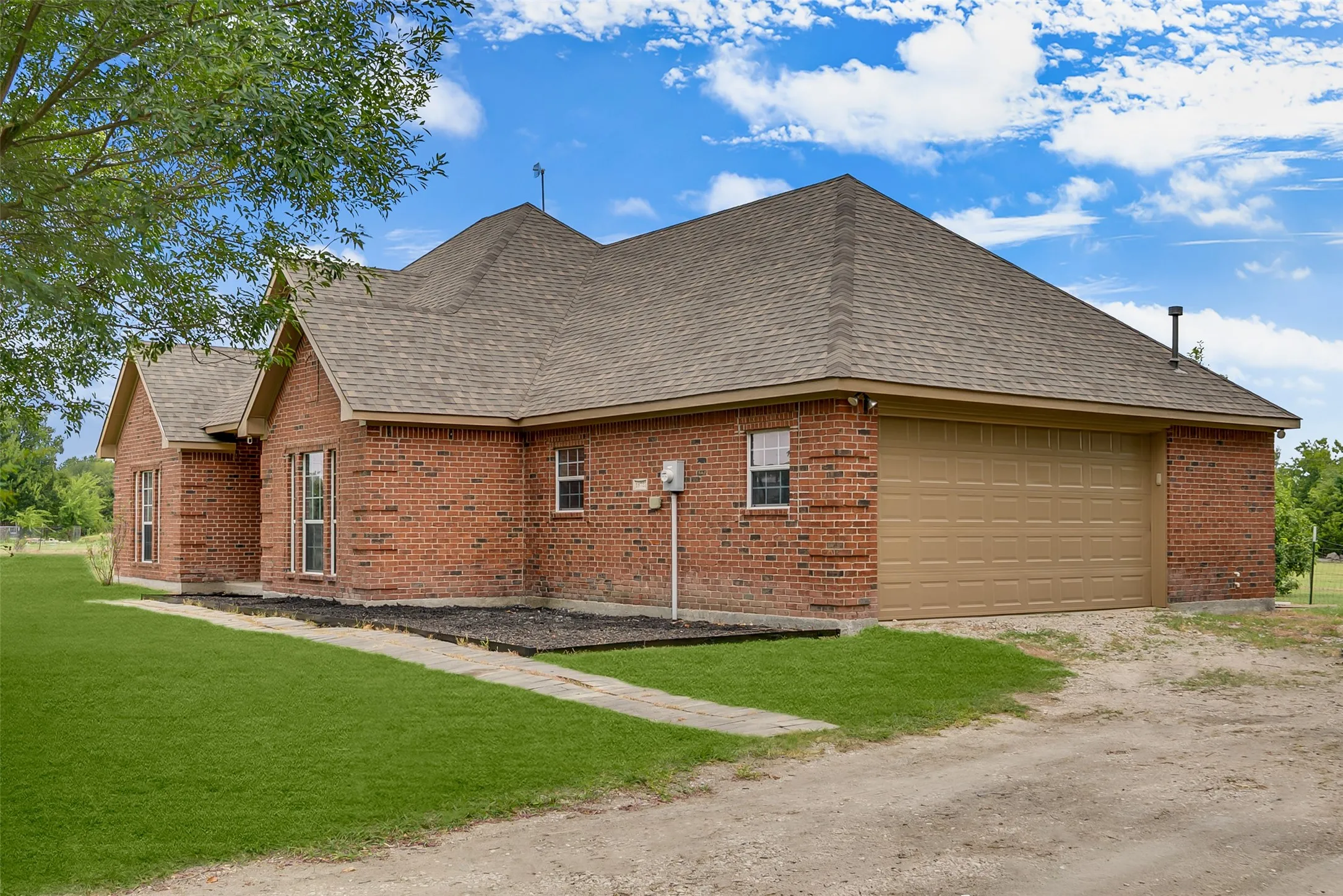 Single Family Residence For Sale in Collin County , 18723 Sims Lane, Nevada, Texas 75173, 2 Bedroom, 3 Bathroom, 2 Garage spaces, 1,600 Sqft, built in 2008, mls#21341343, Real Estate Agent in Nevada, Homes For Sale in Collin county, Homes For Sale in Nevada, Realtor in Nevada Texas, Real Estate Brokerage Independent Realty Texas, Luminita Cordes Realtor