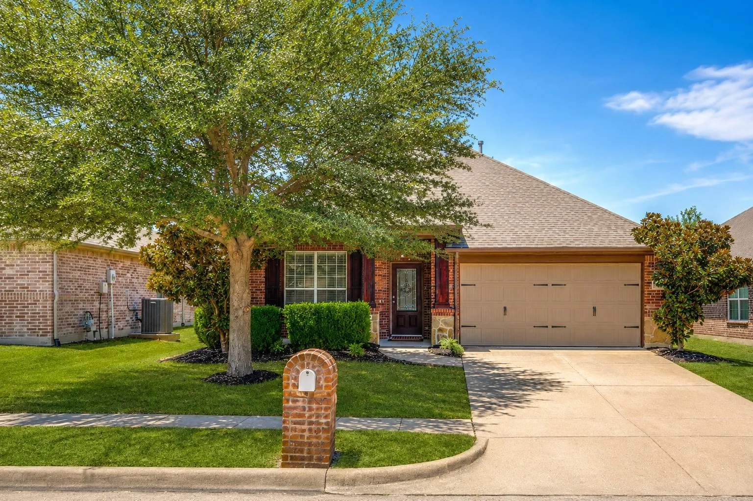 Single Family Residence For Sale in Collin County , 1912 Grand Fairway Drive, Wylie, Texas 75098, 3 Bedroom, 3 Bathroom, 2 Garage spaces, 2,562 Sqft, built in 2009, mls#21341346, Real Estate Agent in Wylie, Homes For Sale in Collin county, Homes For Sale in Wylie, Realtor in Wylie Texas, Real Estate Brokerage Independent Realty Texas, Luminita Cordes Realtor