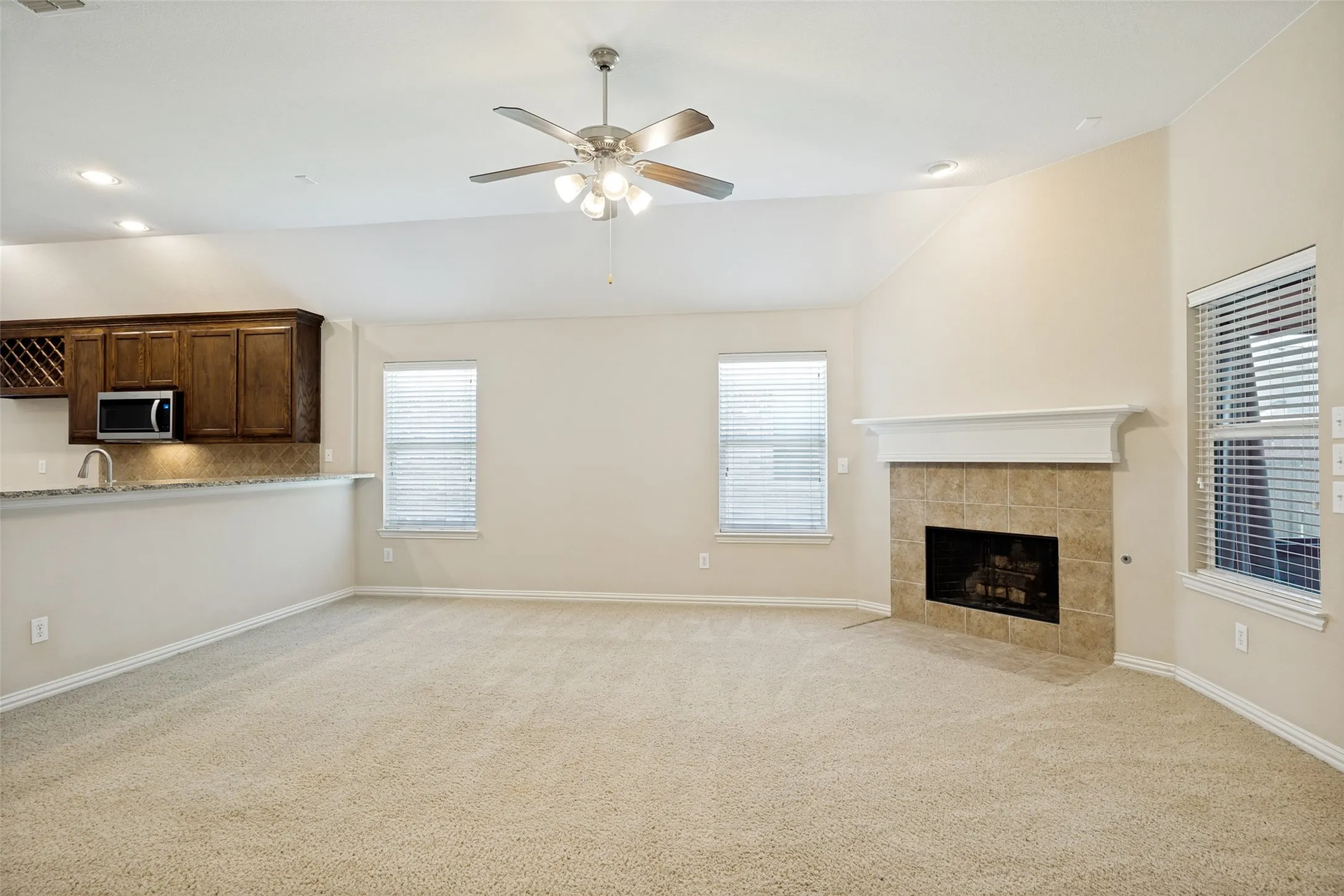 Single Family Residence For Sale in Collin County , 1912 Grand Fairway Drive, Wylie, Texas 75098, 3 Bedroom, 3 Bathroom, 2 Garage spaces, 2,562 Sqft, built in 2009, mls#21341346, Real Estate Agent in Wylie, Homes For Sale in Collin county, Homes For Sale in Wylie, Realtor in Wylie Texas, Real Estate Brokerage Independent Realty Texas, Luminita Cordes Realtor