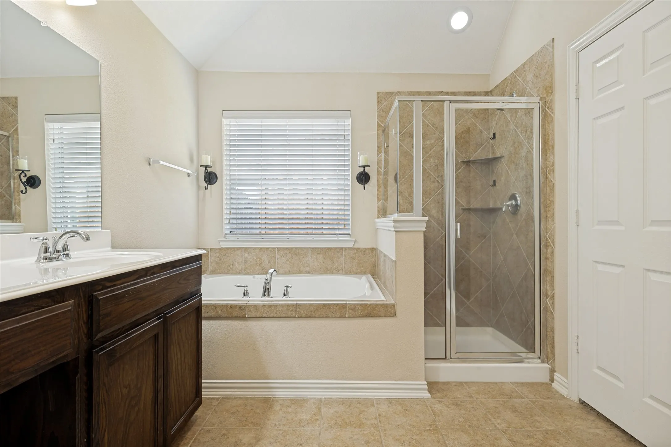 Single Family Residence For Sale in Collin County , 1912 Grand Fairway Drive, Wylie, Texas 75098, 3 Bedroom, 3 Bathroom, 2 Garage spaces, 2,562 Sqft, built in 2009, mls#21341346, Real Estate Agent in Wylie, Homes For Sale in Collin county, Homes For Sale in Wylie, Realtor in Wylie Texas, Real Estate Brokerage Independent Realty Texas, Luminita Cordes Realtor