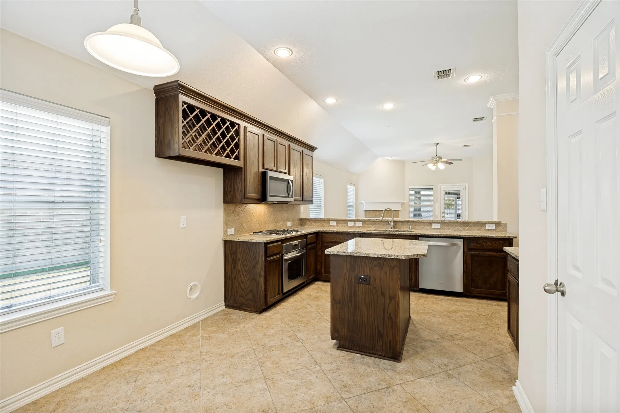 Single Family Residence For Sale in Collin County , 1912 Grand Fairway Drive, Wylie, Texas 75098, 3 Bedroom, 3 Bathroom, 2 Garage spaces, 2,562 Sqft, built in 2009, mls#21341346, Real Estate Agent in Wylie, Homes For Sale in Collin county, Homes For Sale in Wylie, Realtor in Wylie Texas, Real Estate Brokerage Independent Realty Texas, Luminita Cordes Realtor