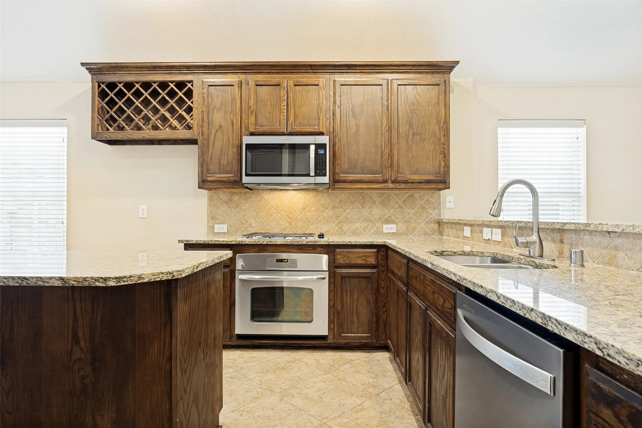 Single Family Residence For Sale in Collin County , 1912 Grand Fairway Drive, Wylie, Texas 75098, 3 Bedroom, 3 Bathroom, 2 Garage spaces, 2,562 Sqft, built in 2009, mls#21341346, Real Estate Agent in Wylie, Homes For Sale in Collin county, Homes For Sale in Wylie, Realtor in Wylie Texas, Real Estate Brokerage Independent Realty Texas, Luminita Cordes Realtor