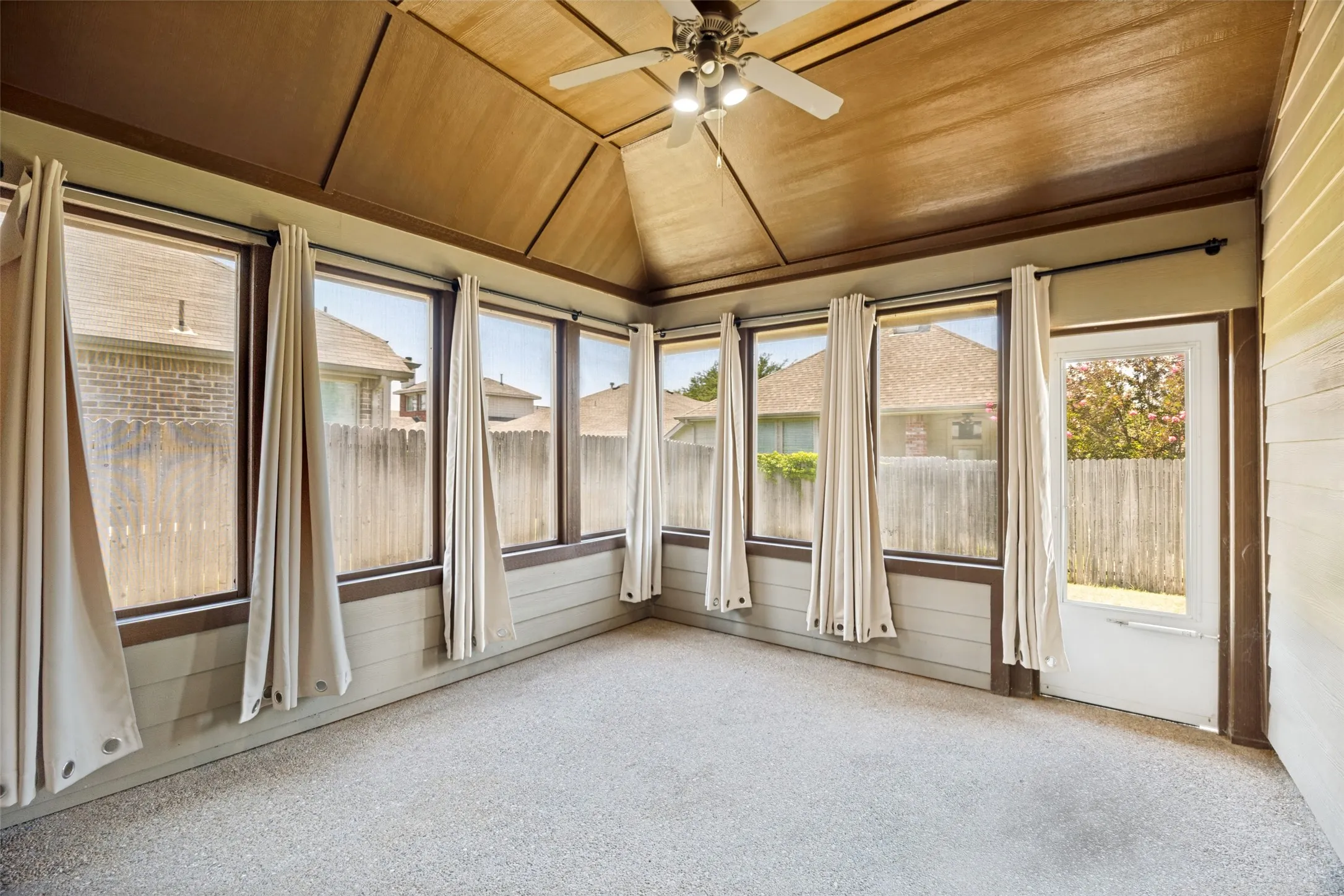 Single Family Residence For Sale in Collin County , 1912 Grand Fairway Drive, Wylie, Texas 75098, 3 Bedroom, 3 Bathroom, 2 Garage spaces, 2,562 Sqft, built in 2009, mls#21341346, Real Estate Agent in Wylie, Homes For Sale in Collin county, Homes For Sale in Wylie, Realtor in Wylie Texas, Real Estate Brokerage Independent Realty Texas, Luminita Cordes Realtor