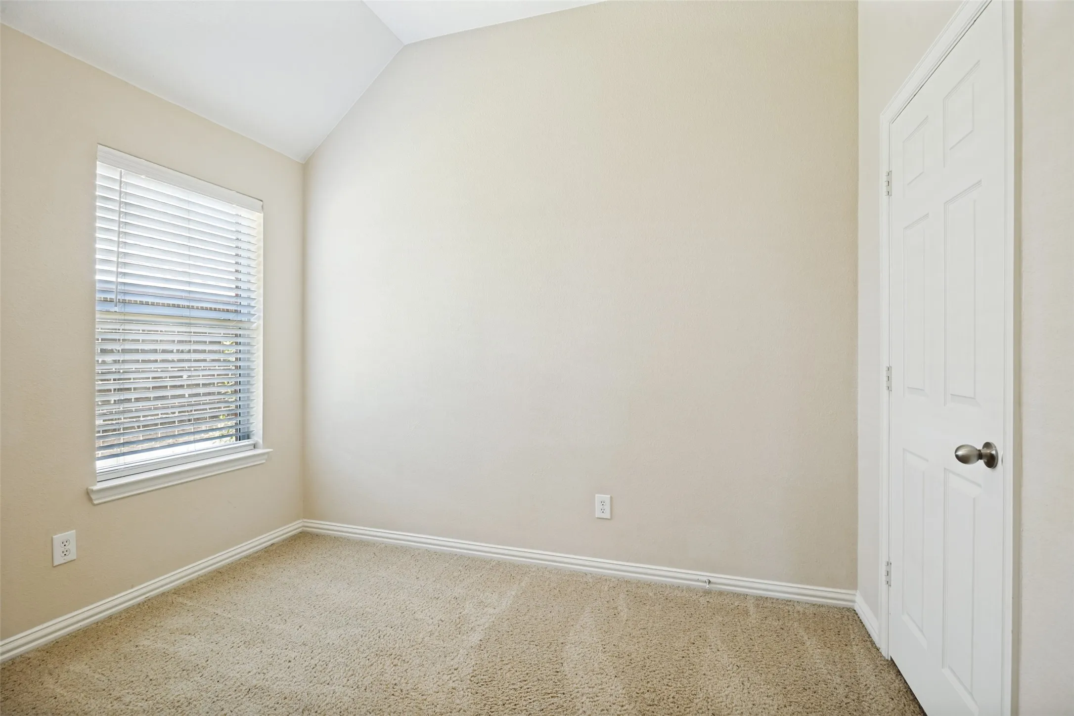 Single Family Residence For Sale in Collin County , 1912 Grand Fairway Drive, Wylie, Texas 75098, 3 Bedroom, 3 Bathroom, 2 Garage spaces, 2,562 Sqft, built in 2009, mls#21341346, Real Estate Agent in Wylie, Homes For Sale in Collin county, Homes For Sale in Wylie, Realtor in Wylie Texas, Real Estate Brokerage Independent Realty Texas, Luminita Cordes Realtor