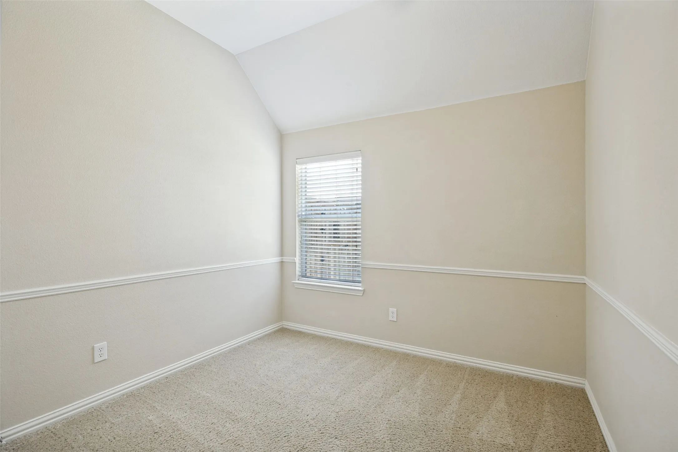 Single Family Residence For Sale in Collin County , 1912 Grand Fairway Drive, Wylie, Texas 75098, 3 Bedroom, 3 Bathroom, 2 Garage spaces, 2,562 Sqft, built in 2009, mls#21341346, Real Estate Agent in Wylie, Homes For Sale in Collin county, Homes For Sale in Wylie, Realtor in Wylie Texas, Real Estate Brokerage Independent Realty Texas, Luminita Cordes Realtor