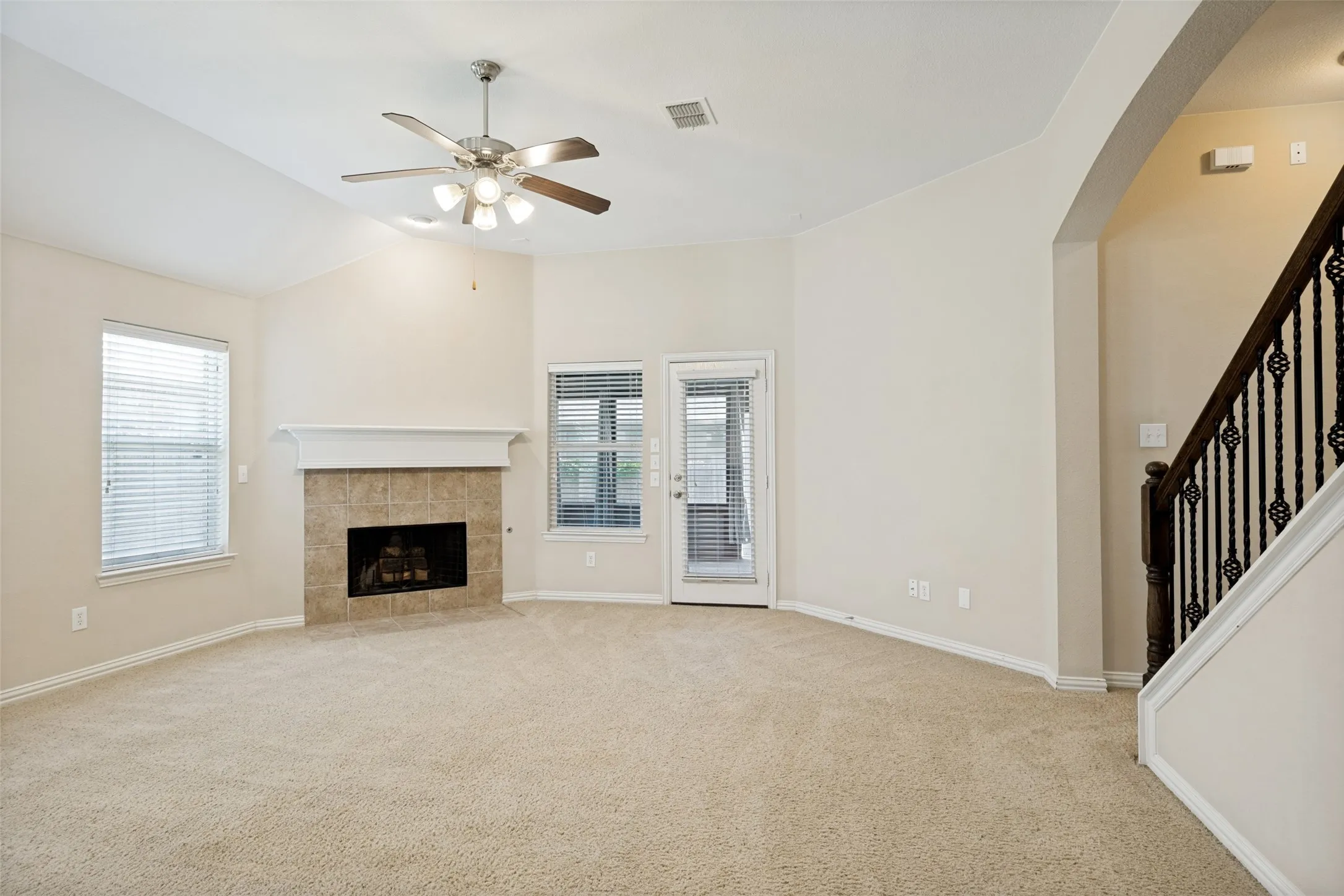 Single Family Residence For Sale in Collin County , 1912 Grand Fairway Drive, Wylie, Texas 75098, 3 Bedroom, 3 Bathroom, 2 Garage spaces, 2,562 Sqft, built in 2009, mls#21341346, Real Estate Agent in Wylie, Homes For Sale in Collin county, Homes For Sale in Wylie, Realtor in Wylie Texas, Real Estate Brokerage Independent Realty Texas, Luminita Cordes Realtor
