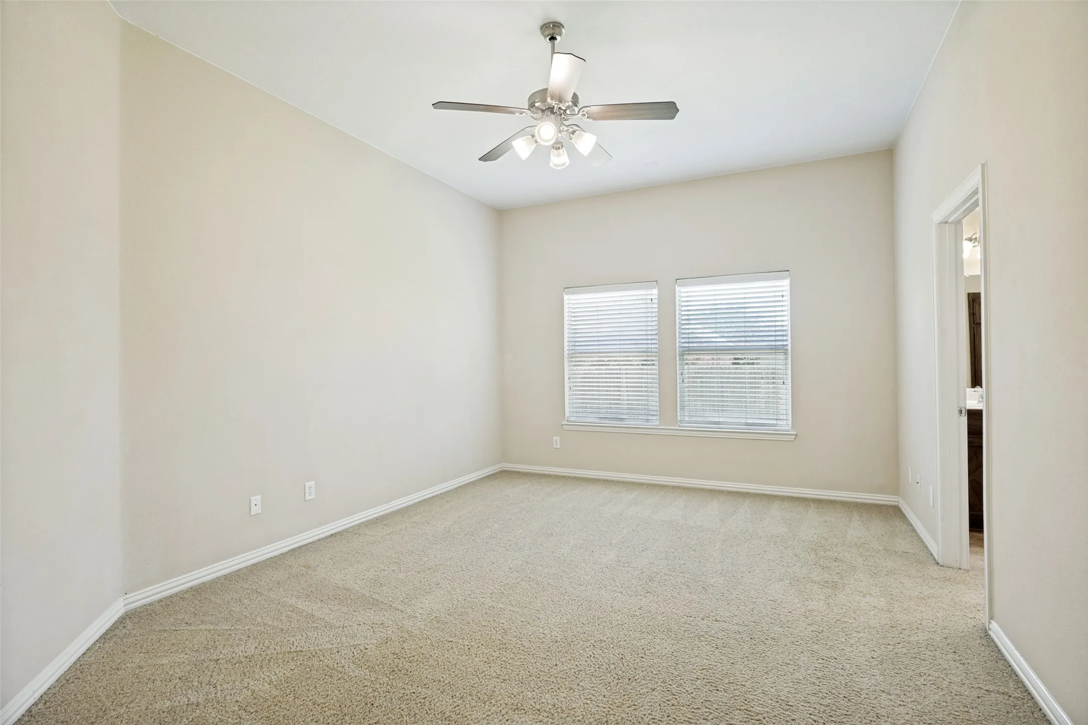 Single Family Residence For Sale in Collin County , 1912 Grand Fairway Drive, Wylie, Texas 75098, 3 Bedroom, 3 Bathroom, 2 Garage spaces, 2,562 Sqft, built in 2009, mls#21341346, Real Estate Agent in Wylie, Homes For Sale in Collin county, Homes For Sale in Wylie, Realtor in Wylie Texas, Real Estate Brokerage Independent Realty Texas, Luminita Cordes Realtor