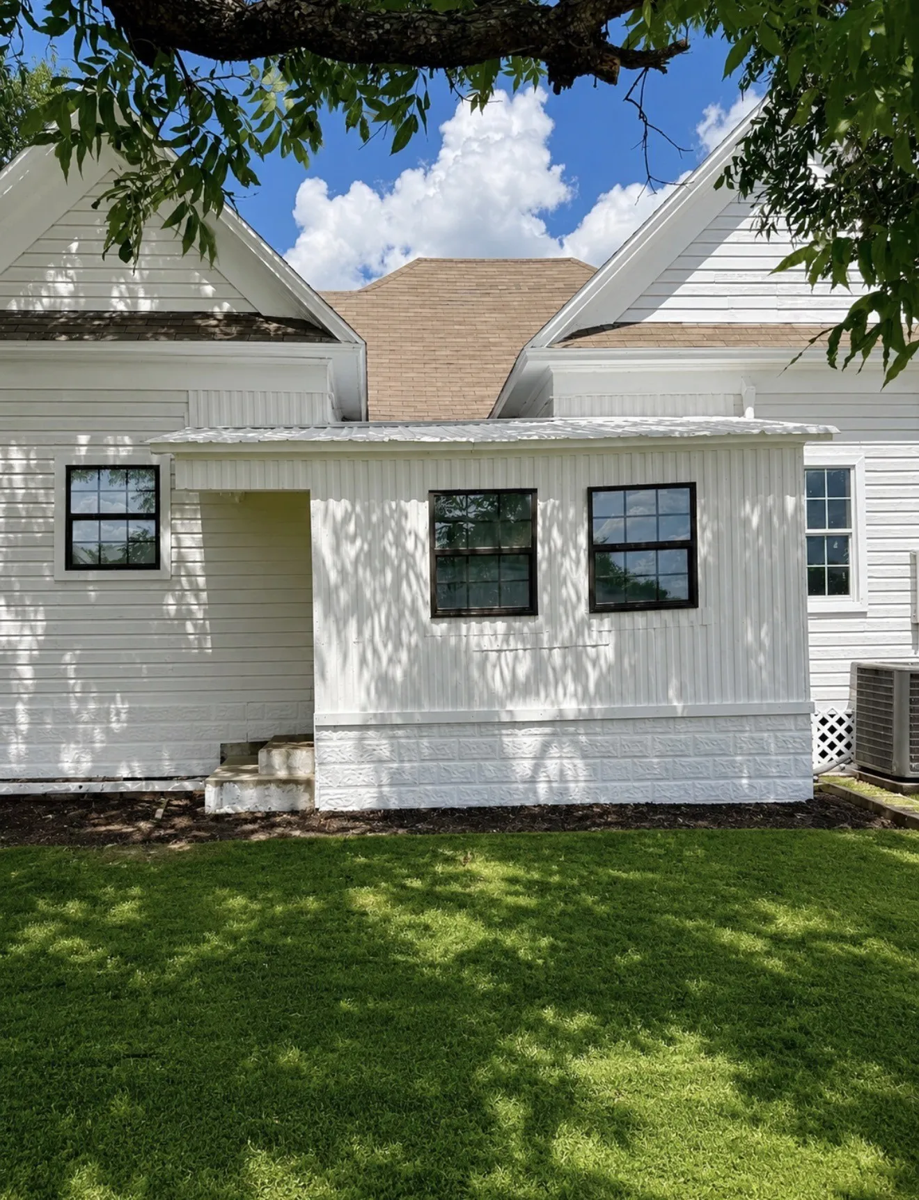 Single Family Residence For Sale in Navarro County , 904 E Calhoun Street, Rice, Texas 75155, 3 Bedroom, 2 Bathroom, Garage spaces, 1,554 Sqft, built in 1950, mls#21338781, Real Estate Agent in Rice, Homes For Sale in Navarro county, Homes For Sale in Rice, Realtor in Rice Texas, Real Estate Brokerage Independent Realty Texas, Luminita Cordes Realtor