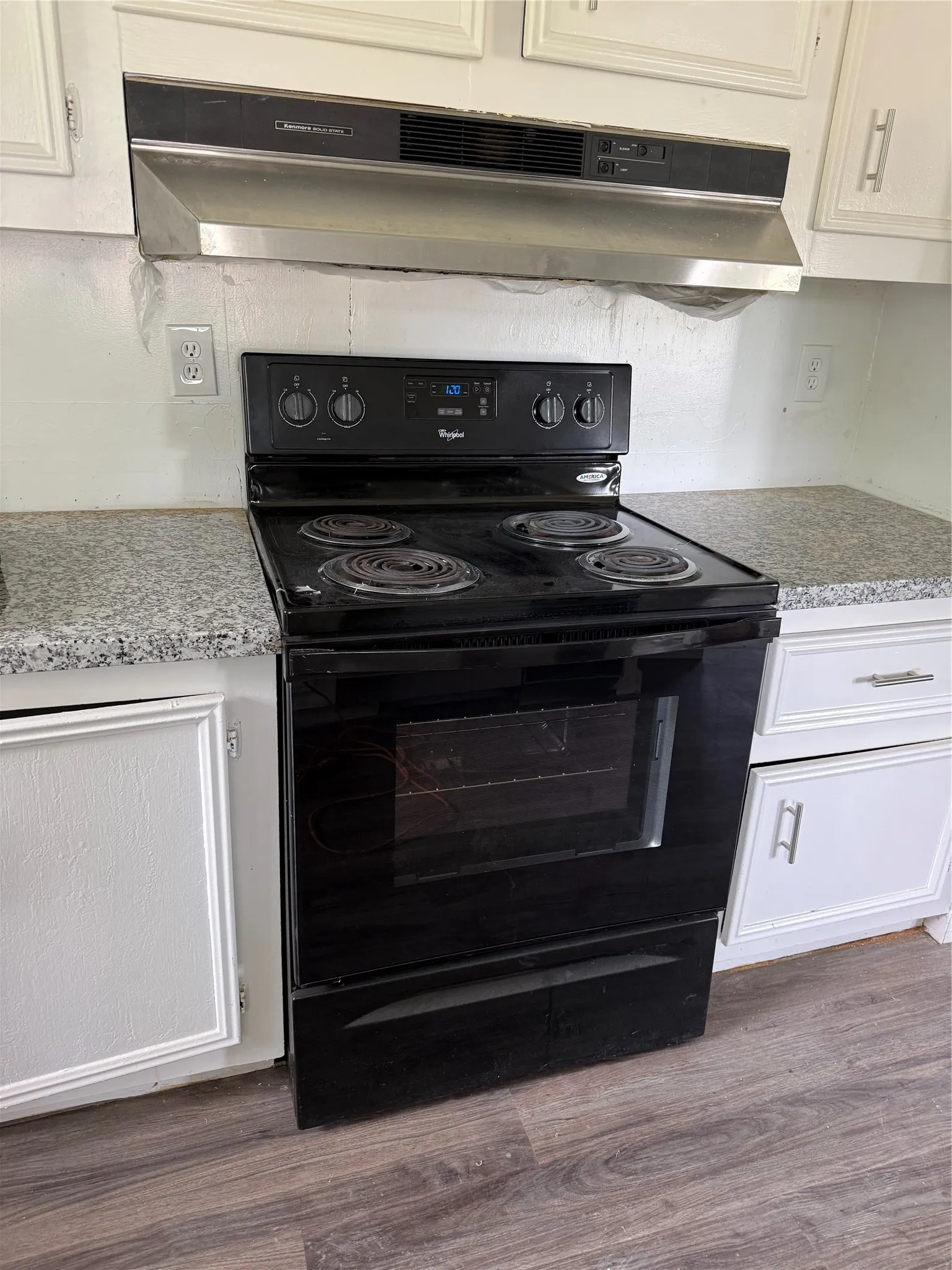 Single Family Residence For Sale in Navarro County , 904 E Calhoun Street, Rice, Texas 75155, 3 Bedroom, 2 Bathroom, Garage spaces, 1,554 Sqft, built in 1950, mls#21338781, Real Estate Agent in Rice, Homes For Sale in Navarro county, Homes For Sale in Rice, Realtor in Rice Texas, Real Estate Brokerage Independent Realty Texas, Luminita Cordes Realtor