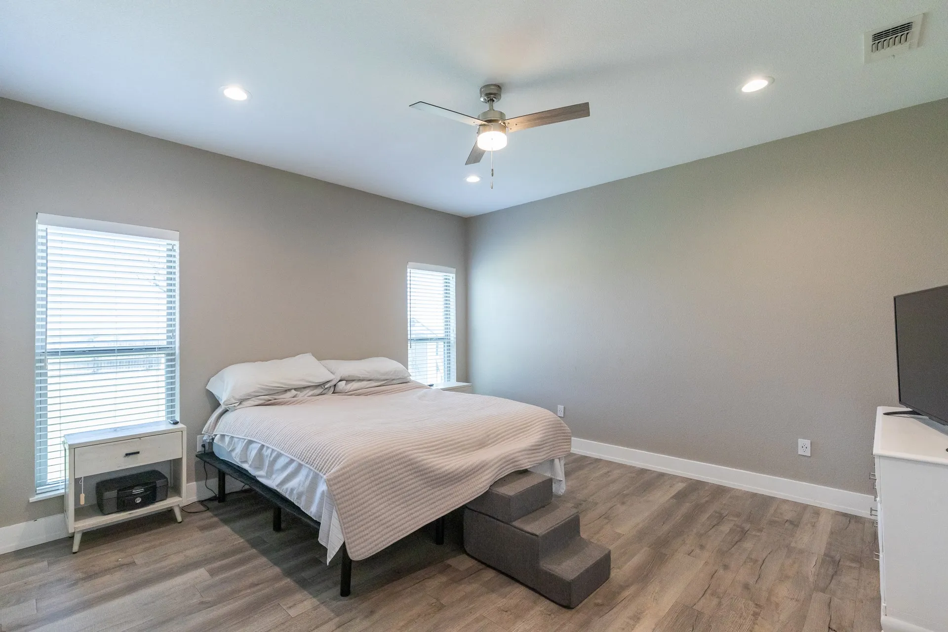 Bedroom featuring wood-finish flooring, recessed lighting, and a ceiling fan with light kit