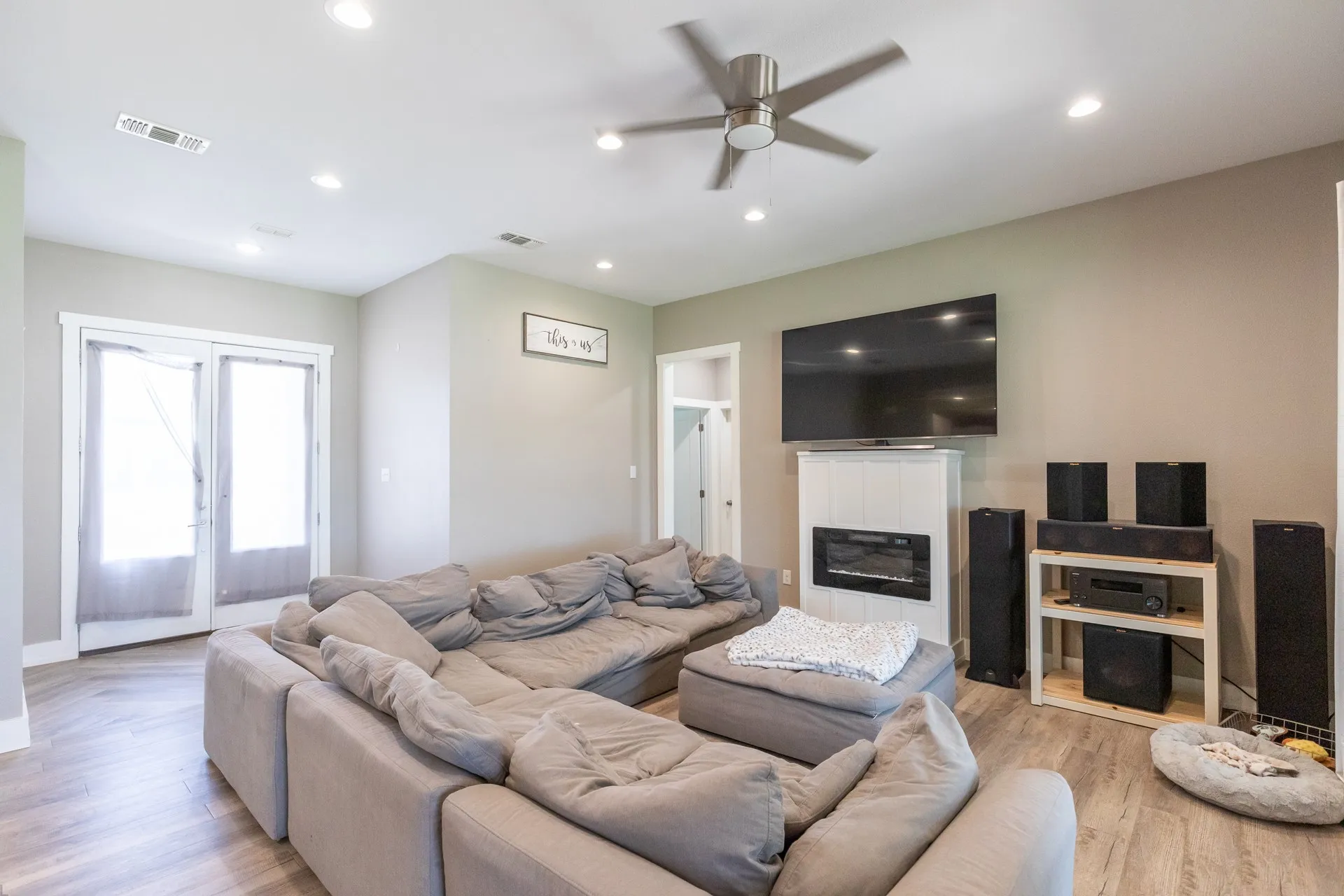 Living area featuring wood-finish flooring, recessed lighting, and a ceiling fan