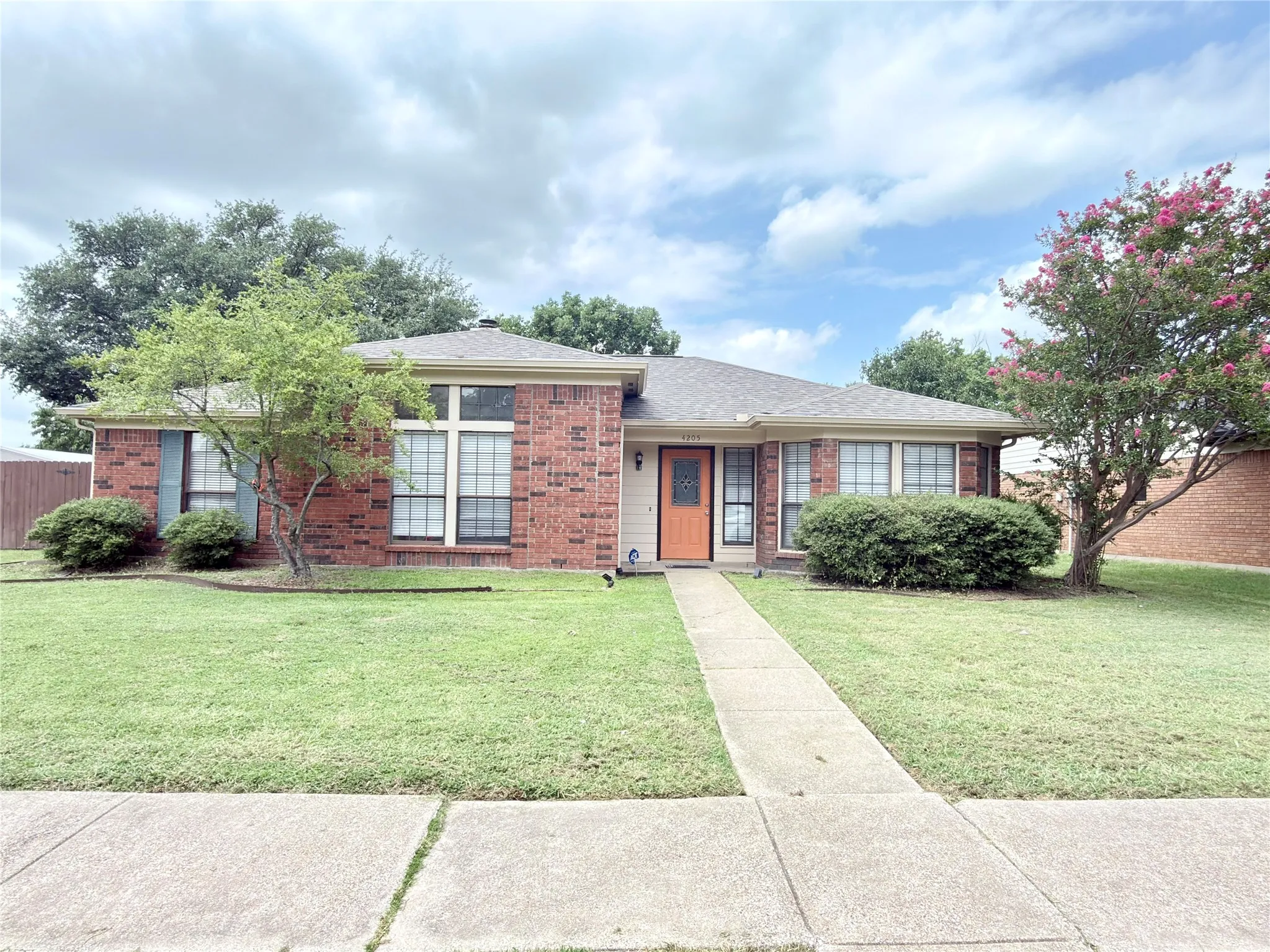 Single Family Residence For Sale in Dallas County , 4205 Starboard Trail, Rowlett, Texas 75088, 4 Bedroom, 2 Bathroom, 2 Garage spaces, 1,745 Sqft, built in 1986, mls#21341345, Real Estate Agent in Rowlett, Homes For Sale in Dallas county, Homes For Sale in Rowlett, Realtor in Rowlett Texas, Real Estate Brokerage Independent Realty Texas, Luminita Cordes Realtor