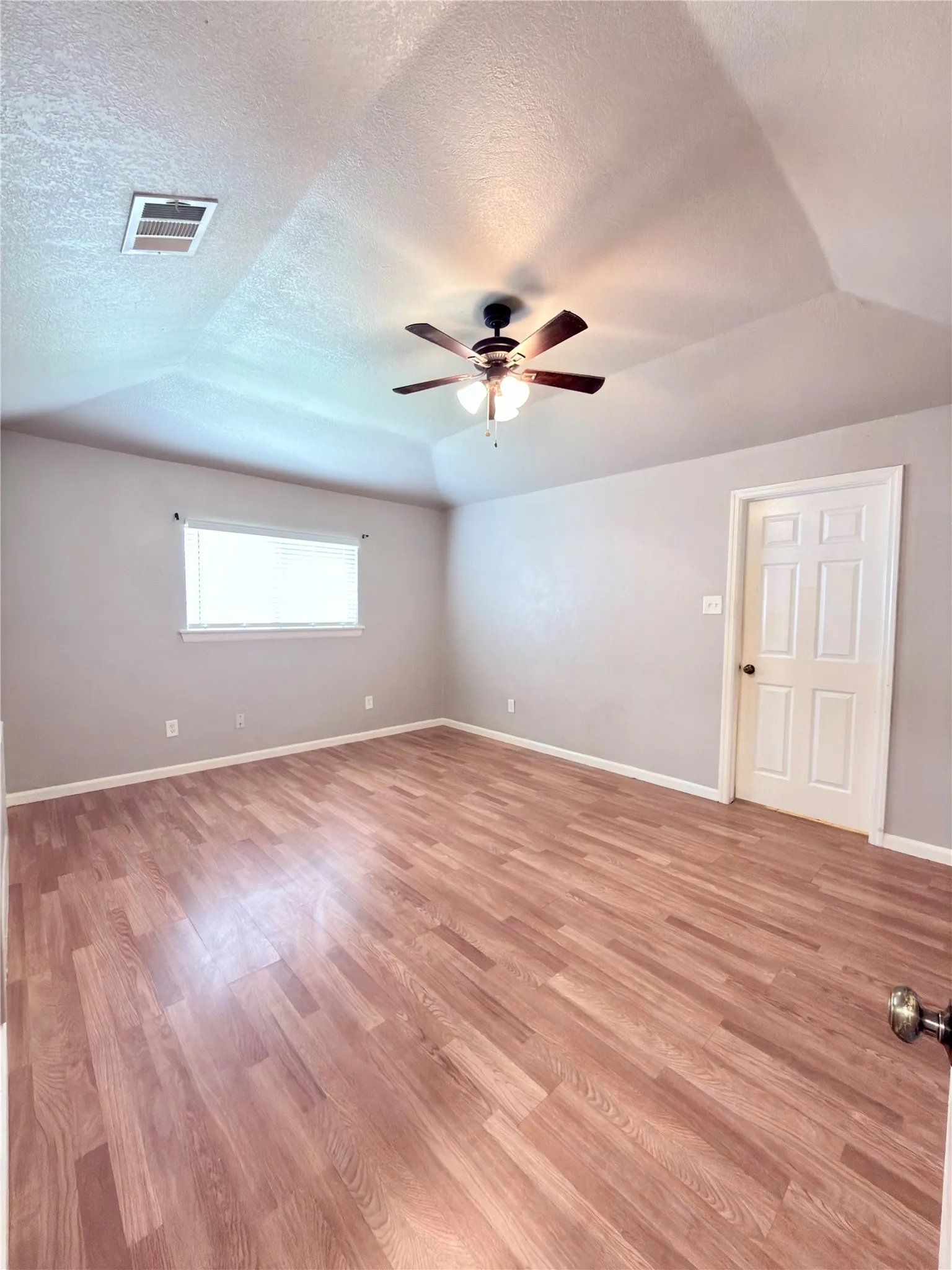 Single Family Residence For Sale in Dallas County , 4205 Starboard Trail, Rowlett, Texas 75088, 4 Bedroom, 2 Bathroom, 2 Garage spaces, 1,745 Sqft, built in 1986, mls#21341345, Real Estate Agent in Rowlett, Homes For Sale in Dallas county, Homes For Sale in Rowlett, Realtor in Rowlett Texas, Real Estate Brokerage Independent Realty Texas, Luminita Cordes Realtor