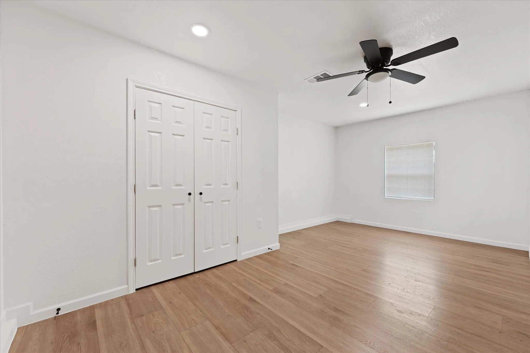 Single Family Residence For Rent in Dallas County , 702 Lowe Drive, Cedar Hill, Texas 75104, 4 Bedroom, 2 Bathroom, Garage spaces, 2,179 Sqft, built in 2001, mls#21341306, Real Estate Agent in Cedar Hill, Homes For Rent in Dallas county, Homes For Rent in Cedar Hill, Realtor in Cedar Hill Texas, Real Estate Brokerage Independent Realty Texas, Luminita Cordes Realtor