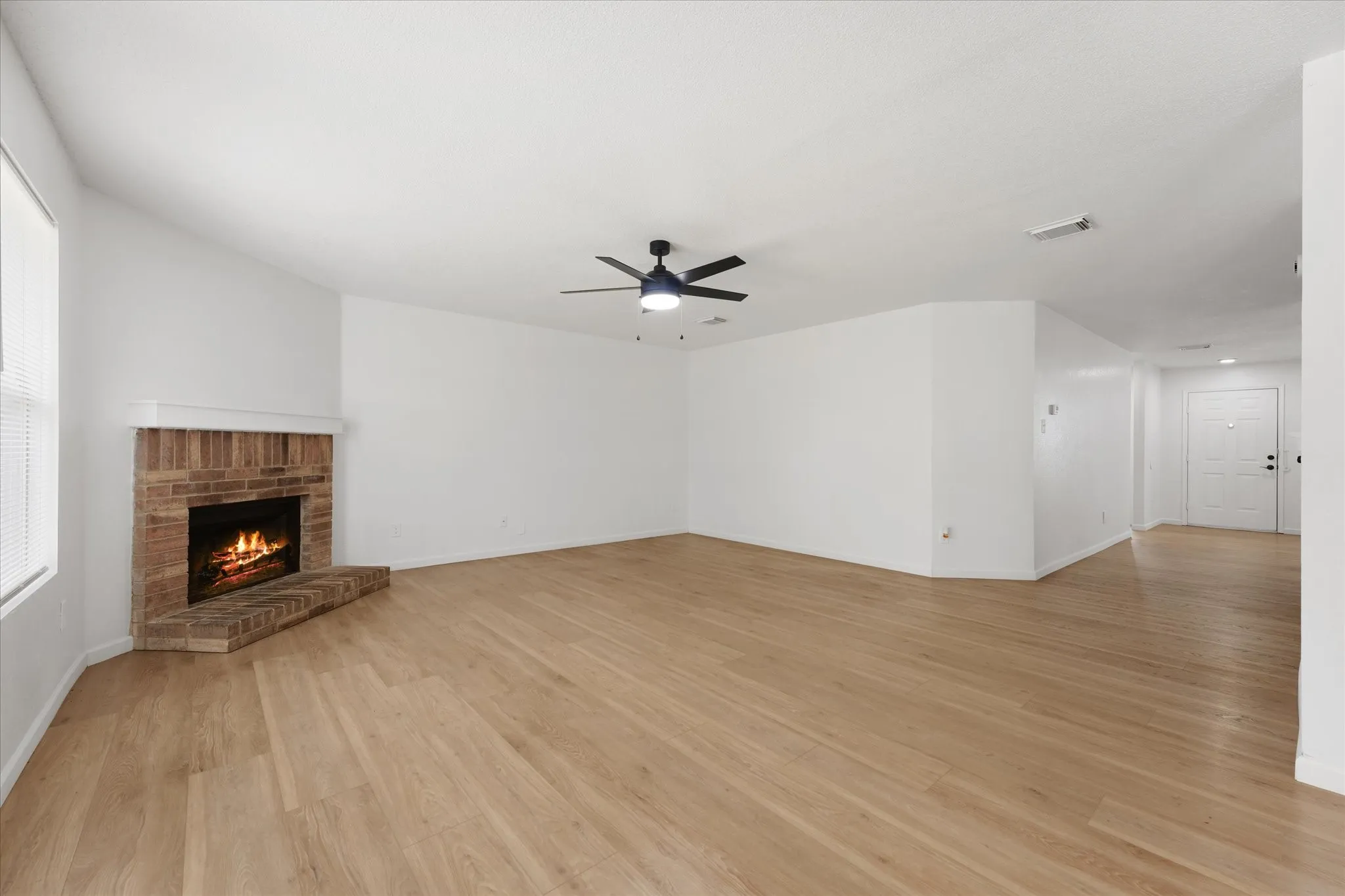 Single Family Residence For Rent in Dallas County , 702 Lowe Drive, Cedar Hill, Texas 75104, 4 Bedroom, 2 Bathroom, Garage spaces, 2,179 Sqft, built in 2001, mls#21341306, Real Estate Agent in Cedar Hill, Homes For Rent in Dallas county, Homes For Rent in Cedar Hill, Realtor in Cedar Hill Texas, Real Estate Brokerage Independent Realty Texas, Luminita Cordes Realtor