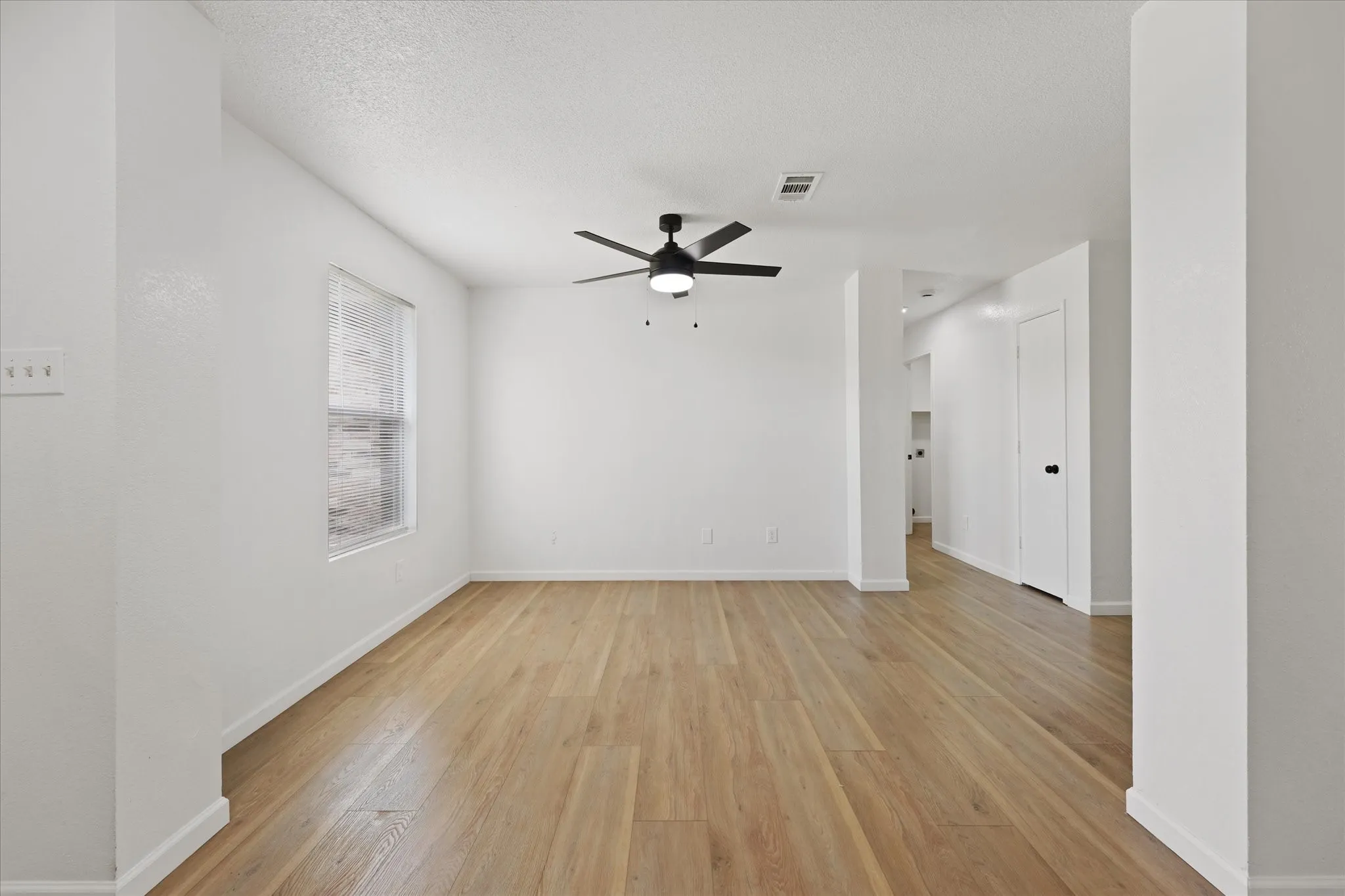 Single Family Residence For Rent in Dallas County , 702 Lowe Drive, Cedar Hill, Texas 75104, 4 Bedroom, 2 Bathroom, Garage spaces, 2,179 Sqft, built in 2001, mls#21341306, Real Estate Agent in Cedar Hill, Homes For Rent in Dallas county, Homes For Rent in Cedar Hill, Realtor in Cedar Hill Texas, Real Estate Brokerage Independent Realty Texas, Luminita Cordes Realtor