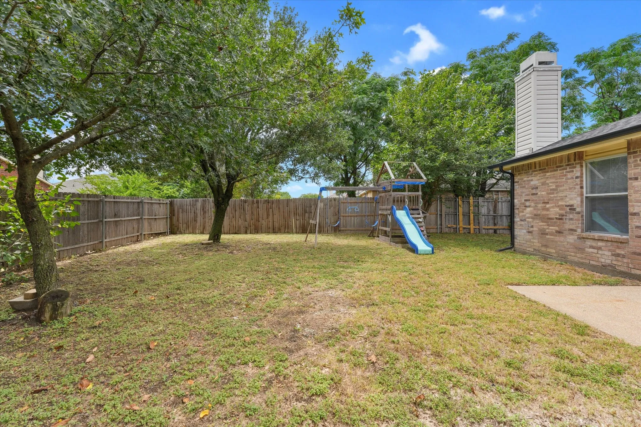 Single Family Residence For Rent in Dallas County , 702 Lowe Drive, Cedar Hill, Texas 75104, 4 Bedroom, 2 Bathroom, Garage spaces, 2,179 Sqft, built in 2001, mls#21341306, Real Estate Agent in Cedar Hill, Homes For Rent in Dallas county, Homes For Rent in Cedar Hill, Realtor in Cedar Hill Texas, Real Estate Brokerage Independent Realty Texas, Luminita Cordes Realtor