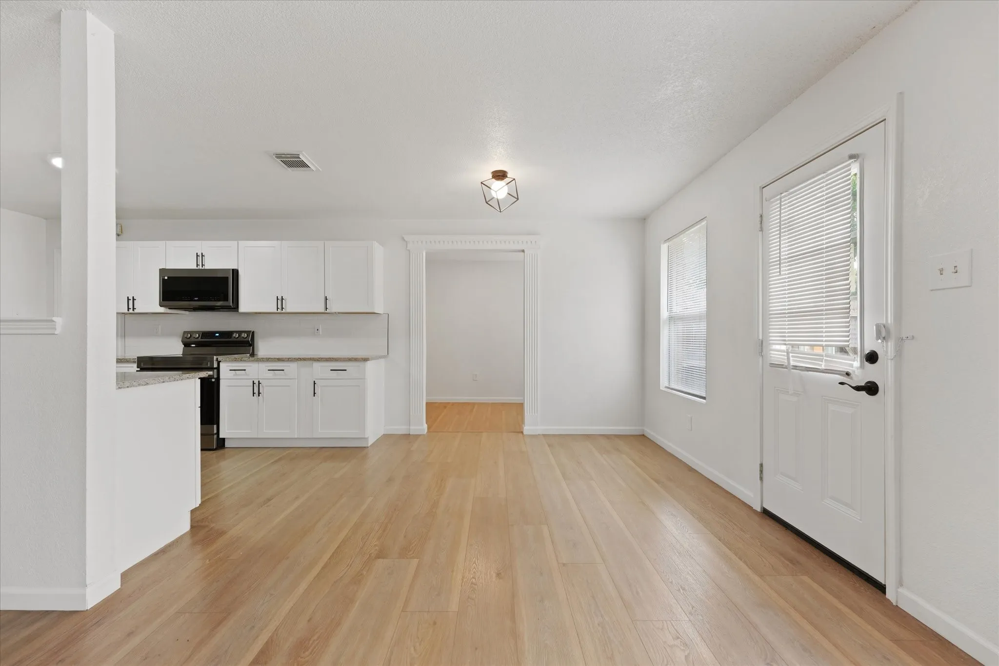 Single Family Residence For Rent in Dallas County , 702 Lowe Drive, Cedar Hill, Texas 75104, 4 Bedroom, 2 Bathroom, Garage spaces, 2,179 Sqft, built in 2001, mls#21341306, Real Estate Agent in Cedar Hill, Homes For Rent in Dallas county, Homes For Rent in Cedar Hill, Realtor in Cedar Hill Texas, Real Estate Brokerage Independent Realty Texas, Luminita Cordes Realtor