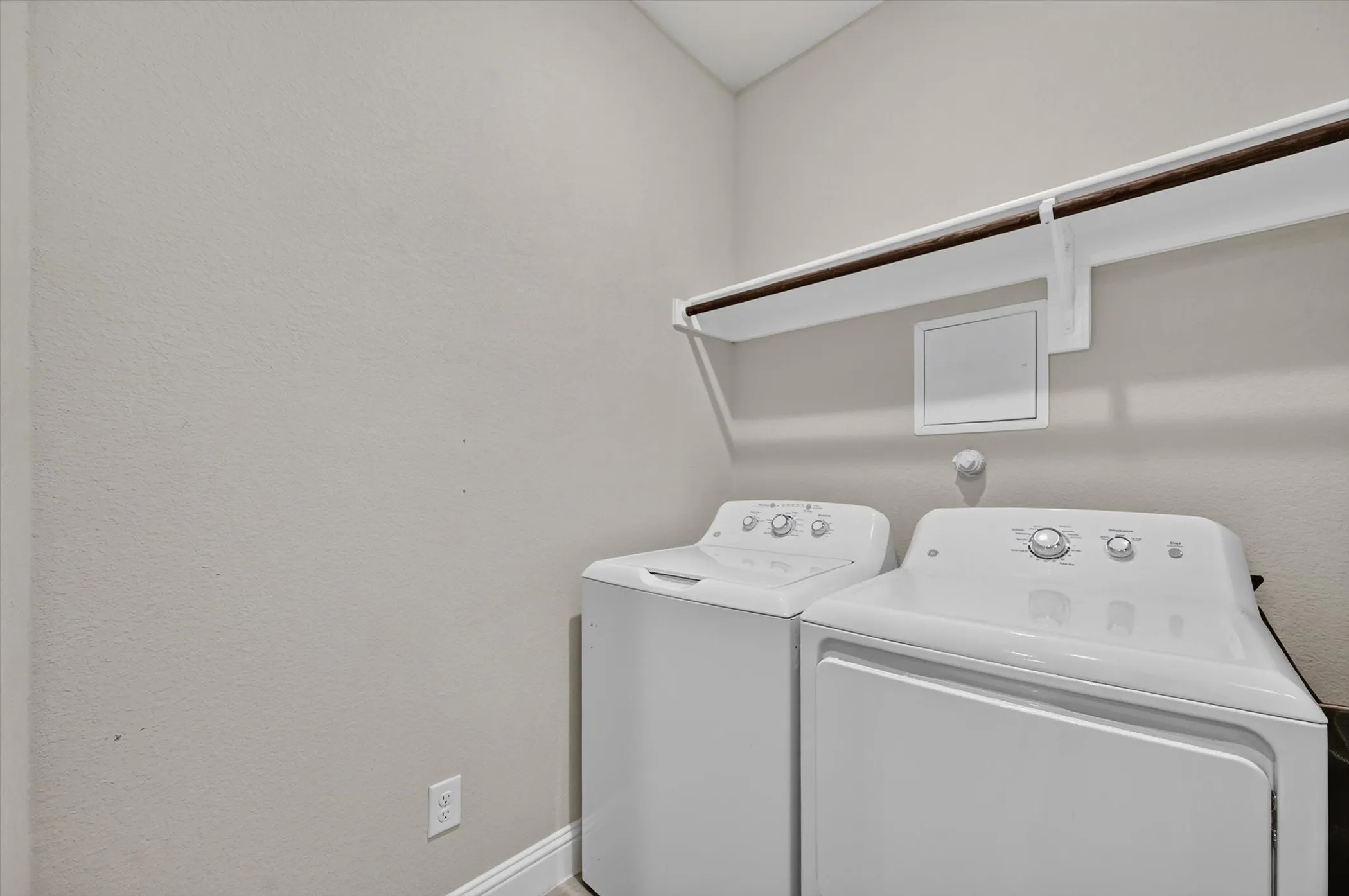Single Family Residence For Rent in Collin County , 4129 Ranchero Drive, Sachse, Texas 75048, 4 Bedroom, 3 Bathroom, 2 Garage spaces, 2,548 Sqft, built in 2021, mls#21341366, Real Estate Agent in Sachse, Homes For Rent in Collin county, Homes For Rent in Sachse, Realtor in Sachse Texas, Real Estate Brokerage Independent Realty Texas, Luminita Cordes Realtor