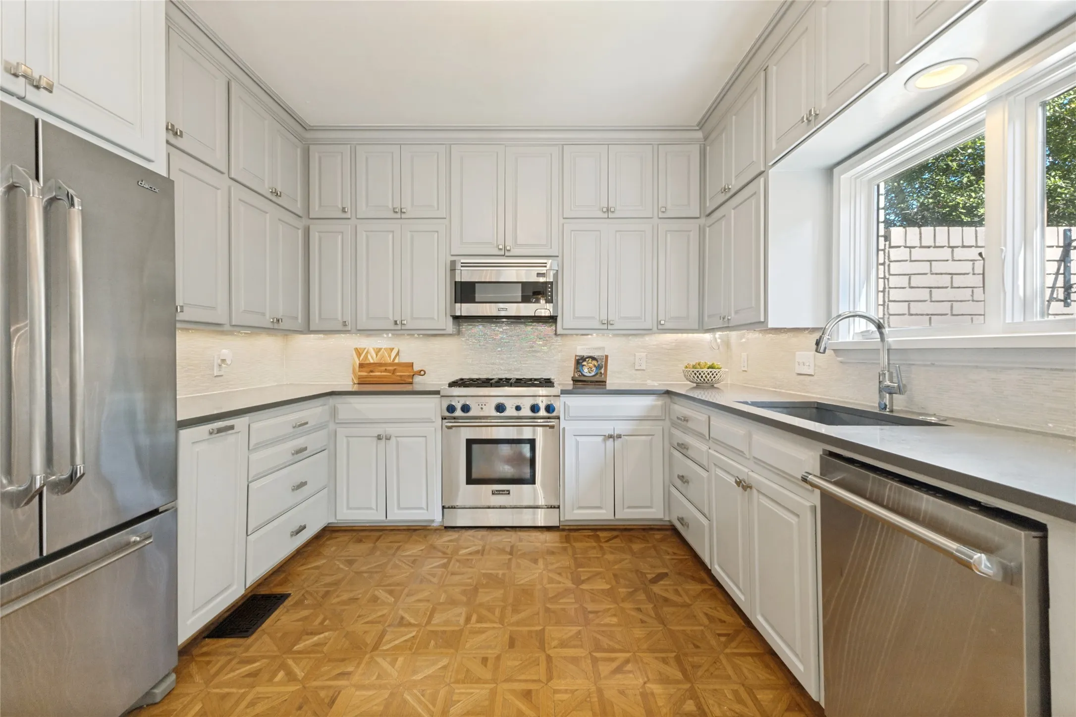 Single Family Residence For Sale in Dallas County , 4303 University Boulevard, University Park, Texas 75205, 3 Bedroom, 3 Bathroom, 2 Garage spaces, 3,267 Sqft, built in 1979, mls#21340283, Real Estate Agent in University Park, Homes For Sale in Dallas county, Homes For Sale in University Park, Realtor in University Park Texas, Real Estate Brokerage Independent Realty Texas, Luminita Cordes Realtor