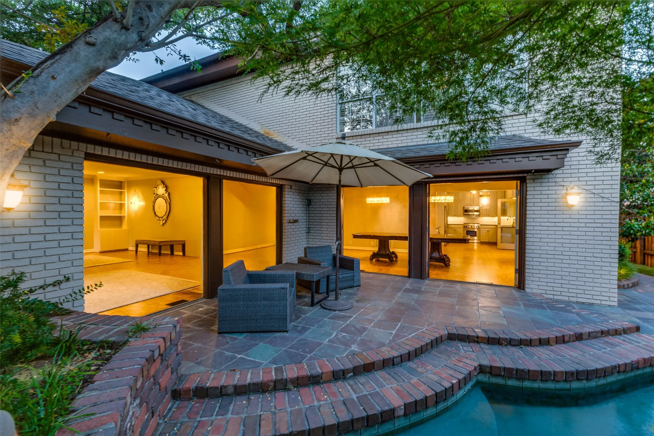 Single Family Residence For Sale in Dallas County , 4303 University Boulevard, University Park, Texas 75205, 3 Bedroom, 3 Bathroom, 2 Garage spaces, 3,267 Sqft, built in 1979, mls#21340283, Real Estate Agent in University Park, Homes For Sale in Dallas county, Homes For Sale in University Park, Realtor in University Park Texas, Real Estate Brokerage Independent Realty Texas, Luminita Cordes Realtor