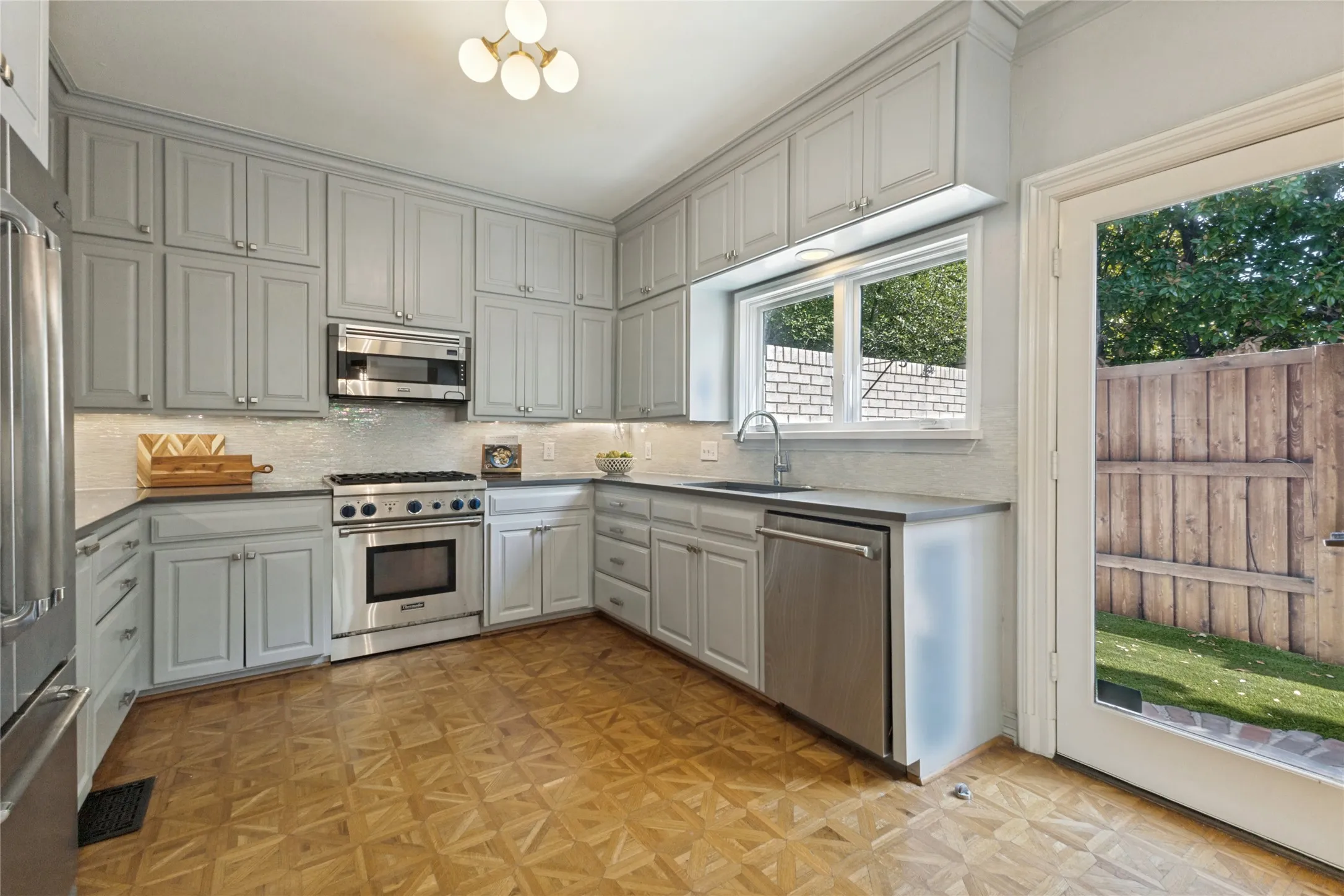 Single Family Residence For Sale in Dallas County , 4303 University Boulevard, University Park, Texas 75205, 3 Bedroom, 3 Bathroom, 2 Garage spaces, 3,267 Sqft, built in 1979, mls#21340283, Real Estate Agent in University Park, Homes For Sale in Dallas county, Homes For Sale in University Park, Realtor in University Park Texas, Real Estate Brokerage Independent Realty Texas, Luminita Cordes Realtor
