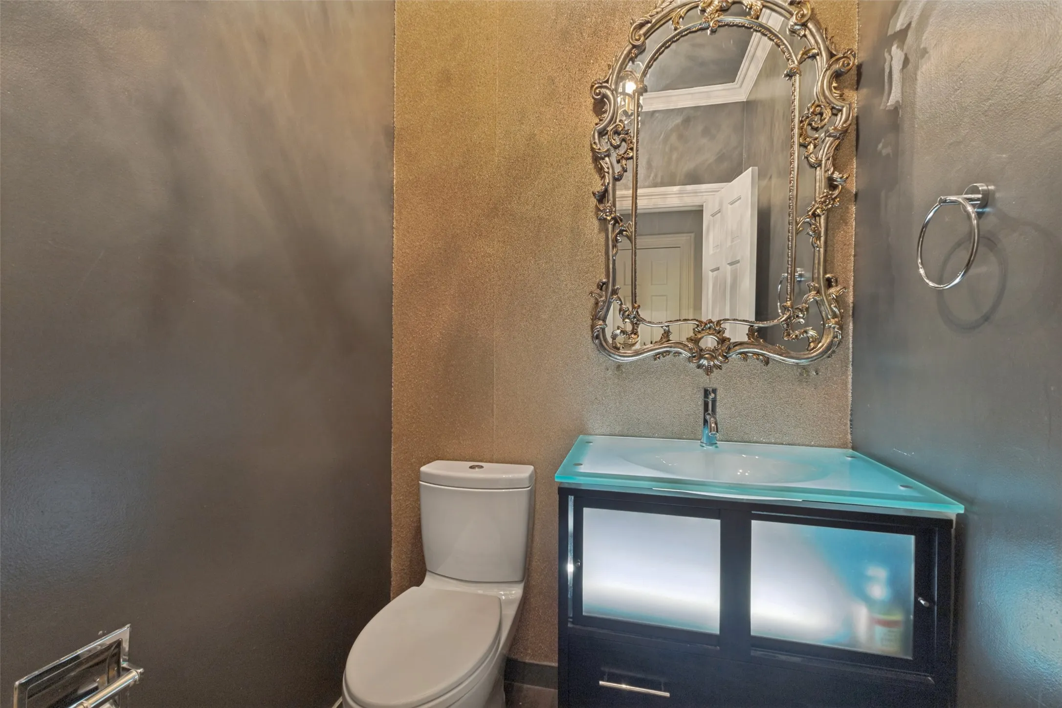 Single Family Residence For Sale in Dallas County , 4303 University Boulevard, University Park, Texas 75205, 3 Bedroom, 3 Bathroom, 2 Garage spaces, 3,267 Sqft, built in 1979, mls#21340283, Real Estate Agent in University Park, Homes For Sale in Dallas county, Homes For Sale in University Park, Realtor in University Park Texas, Real Estate Brokerage Independent Realty Texas, Luminita Cordes Realtor